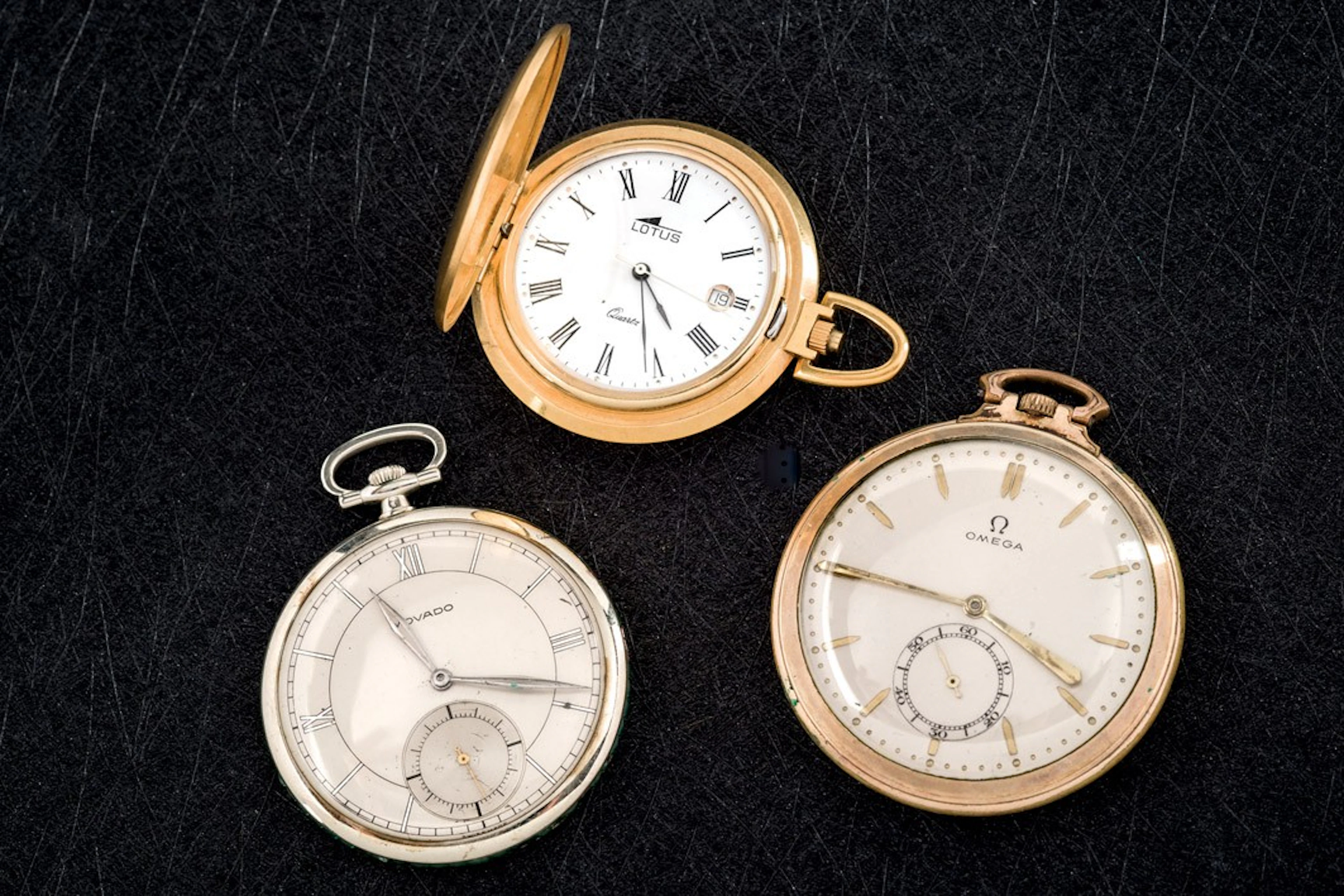 Tres relojes de bolsillo