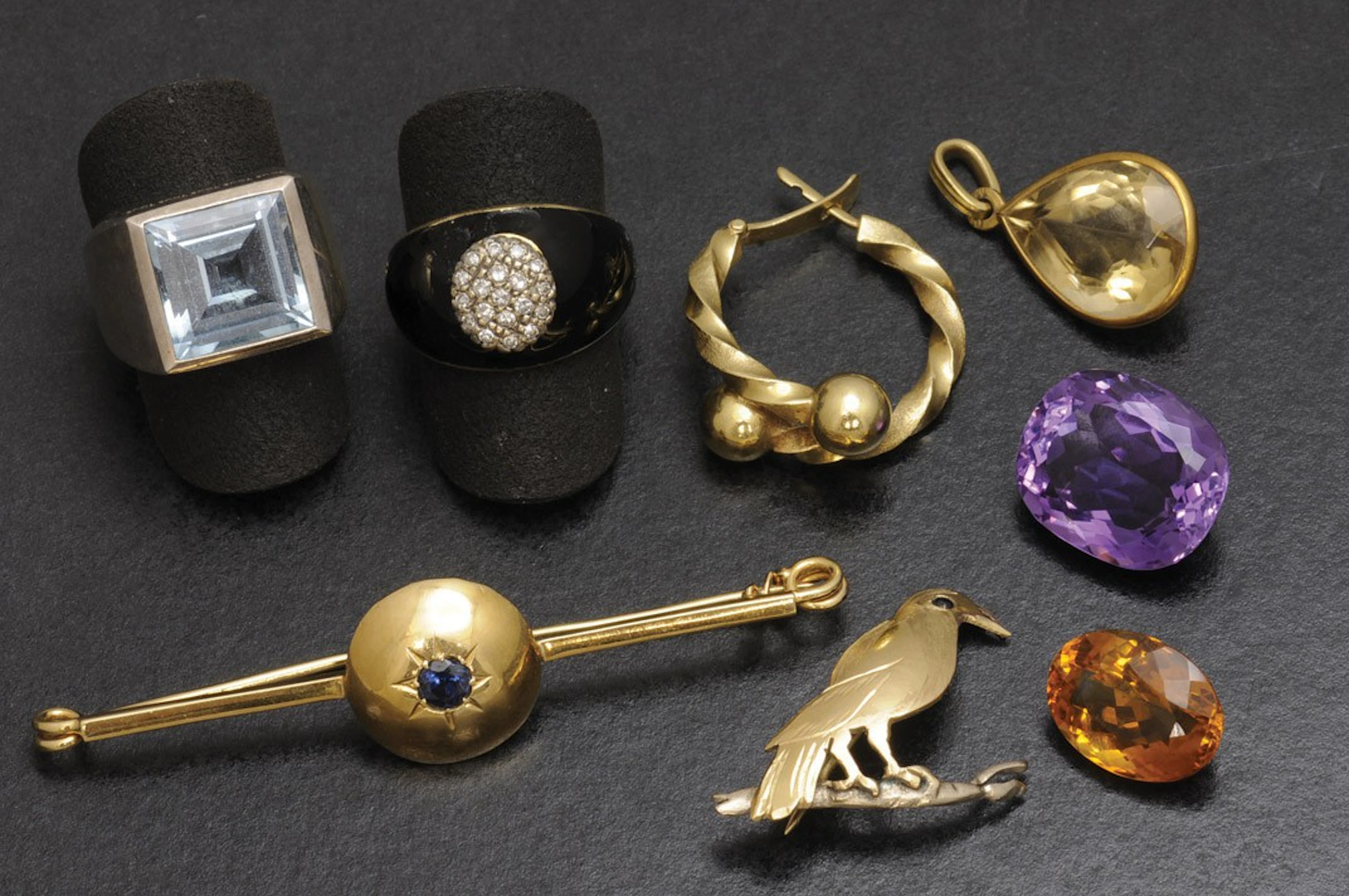 Miscelánea de piezas de joyería