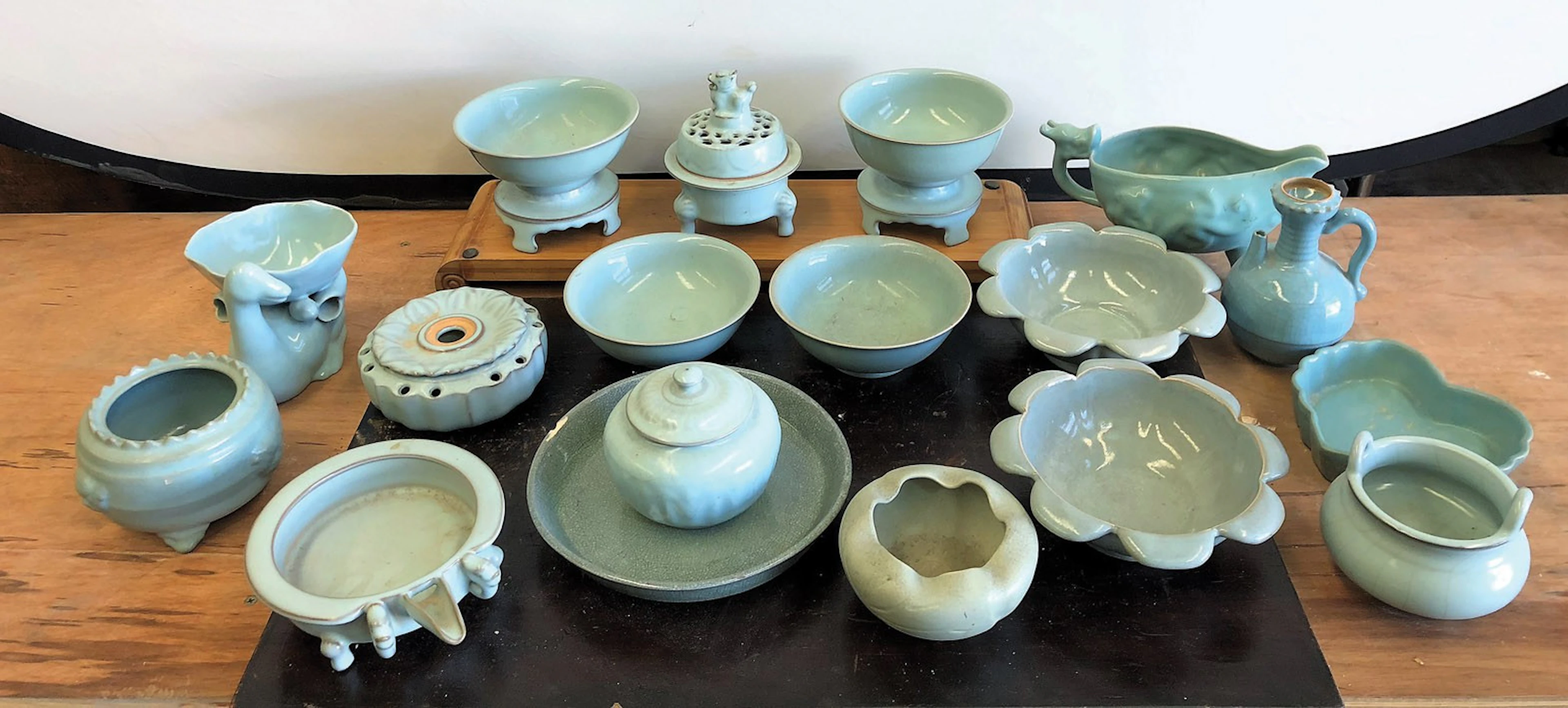 Dieciocho piezas de porcelana y cerámica china