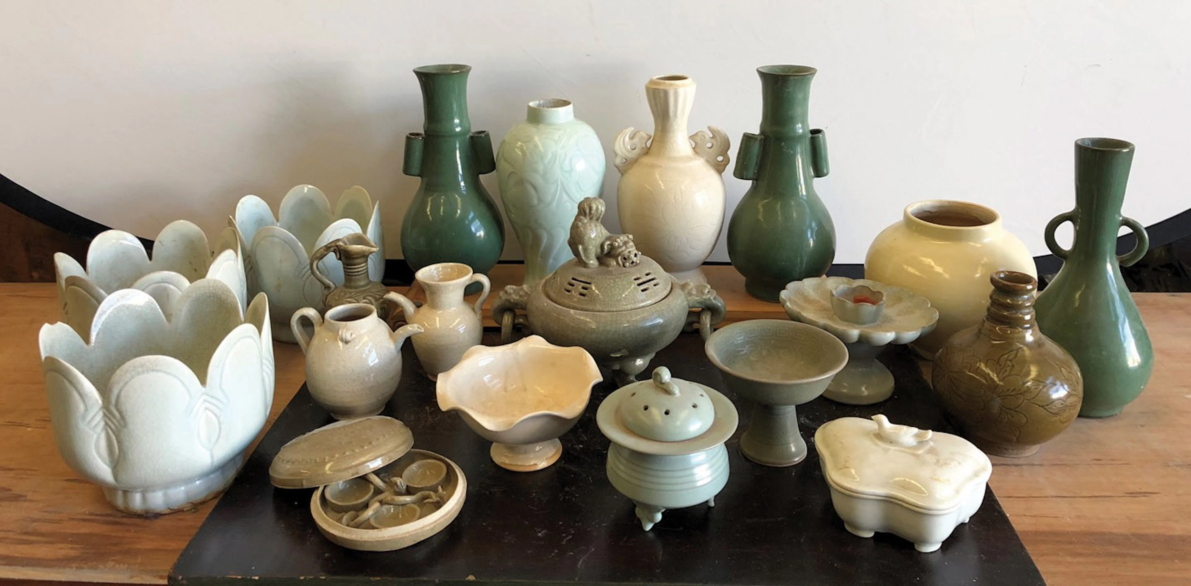 Veinte piezas de porcelana y cerámica china