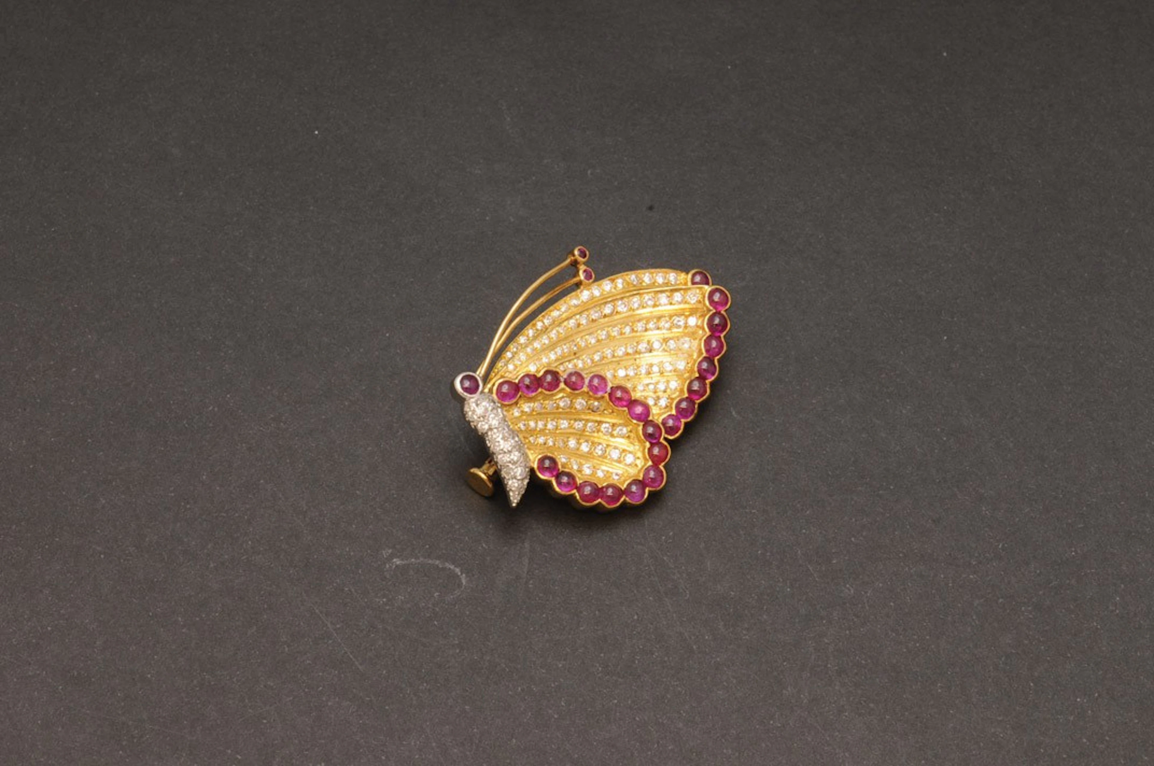 Broche mariposa de rubíes y diamantes