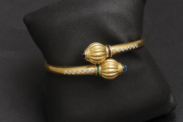 Pulsera de oro con diamantes y otras piedras