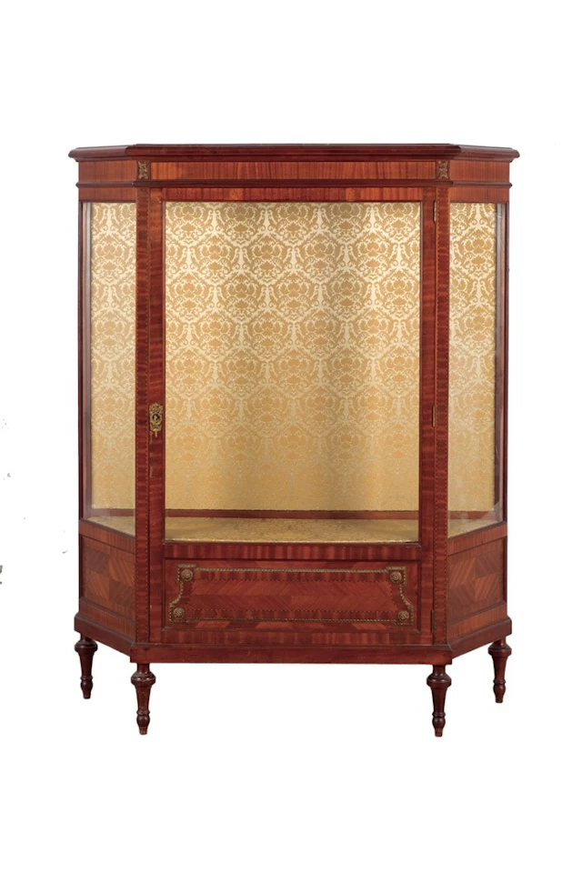 Mueble expositor estilo fernandino