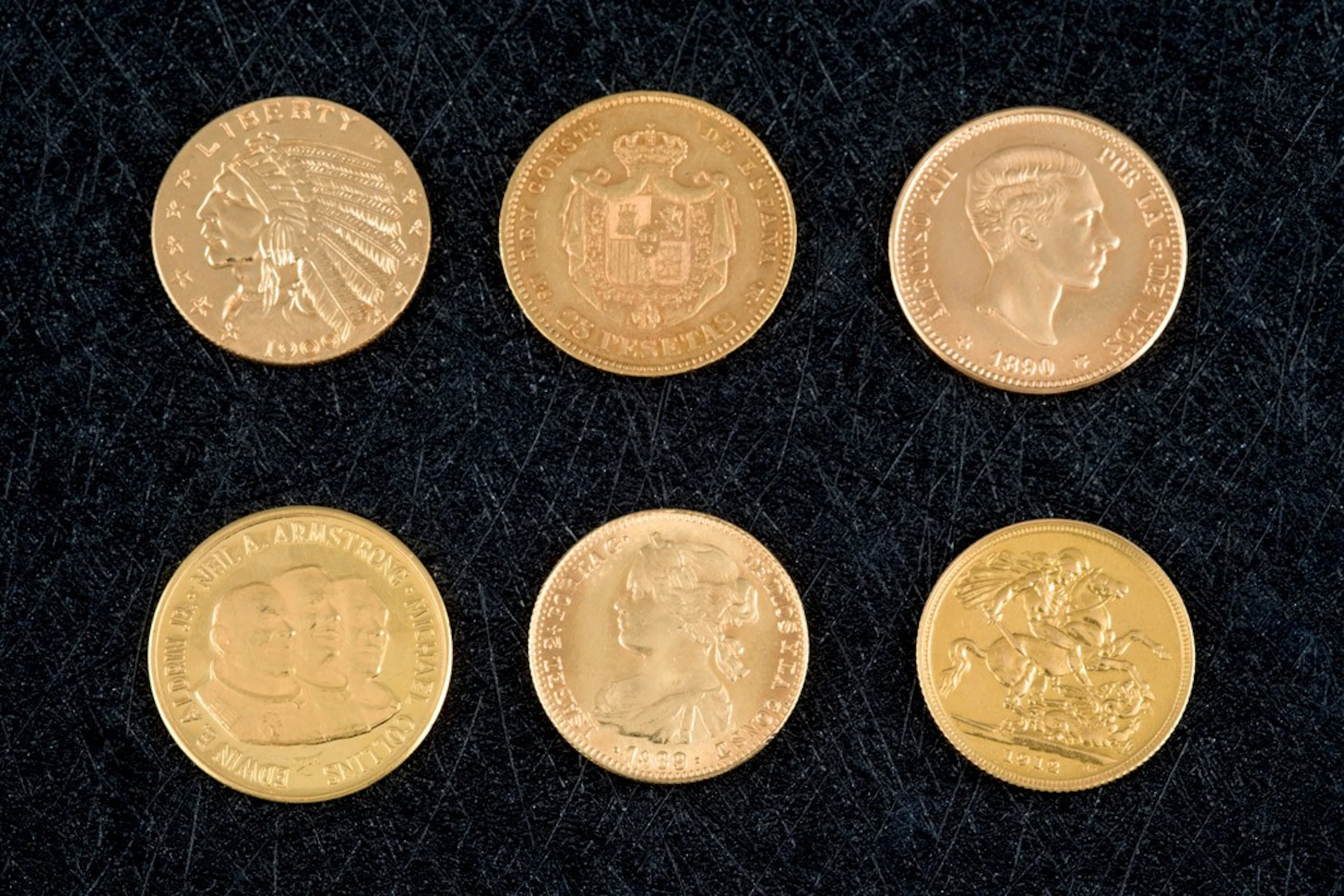 Lote de monedas y medallas de oro