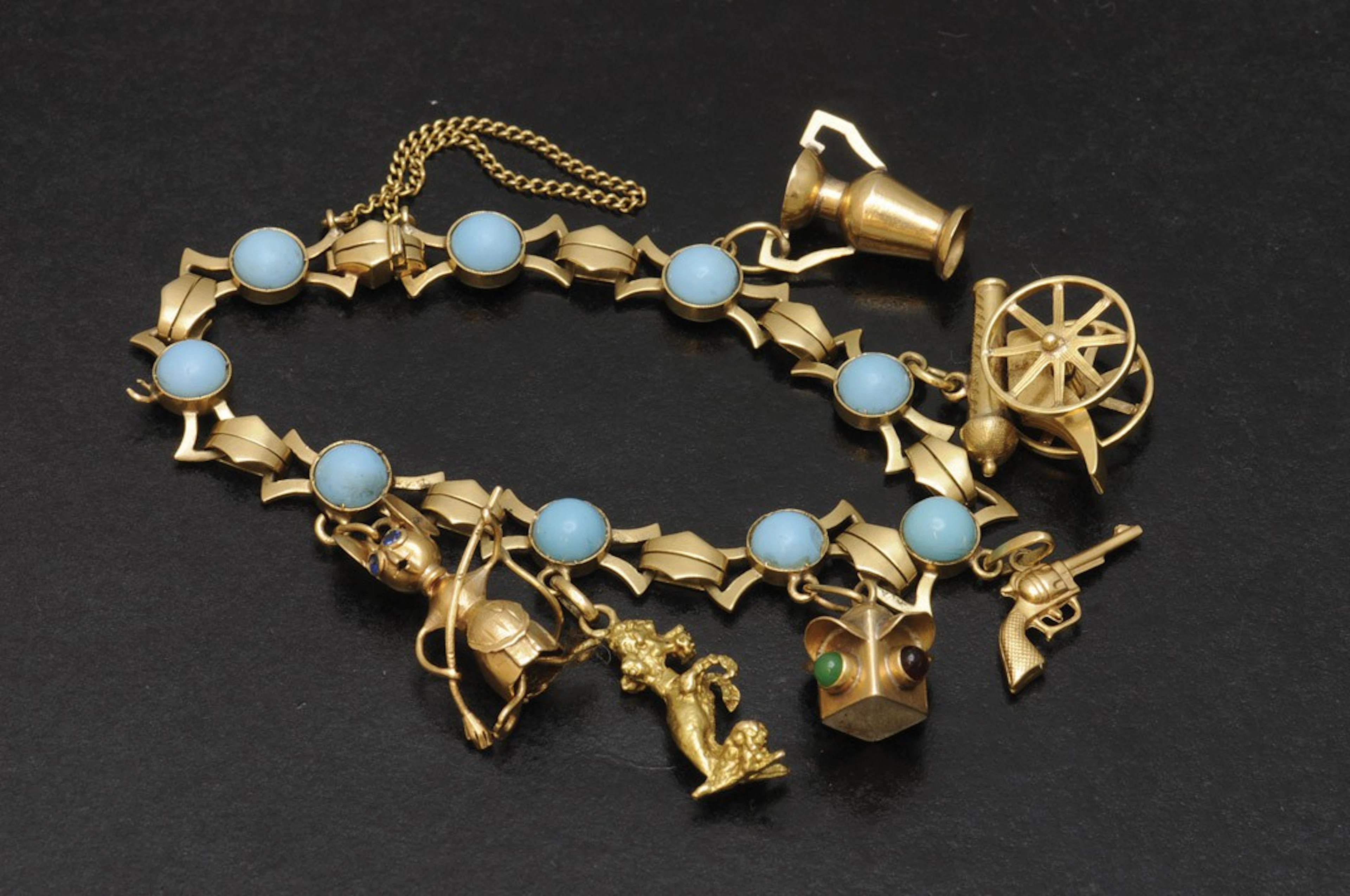 Pulsera de oro con colgantes y turquesas