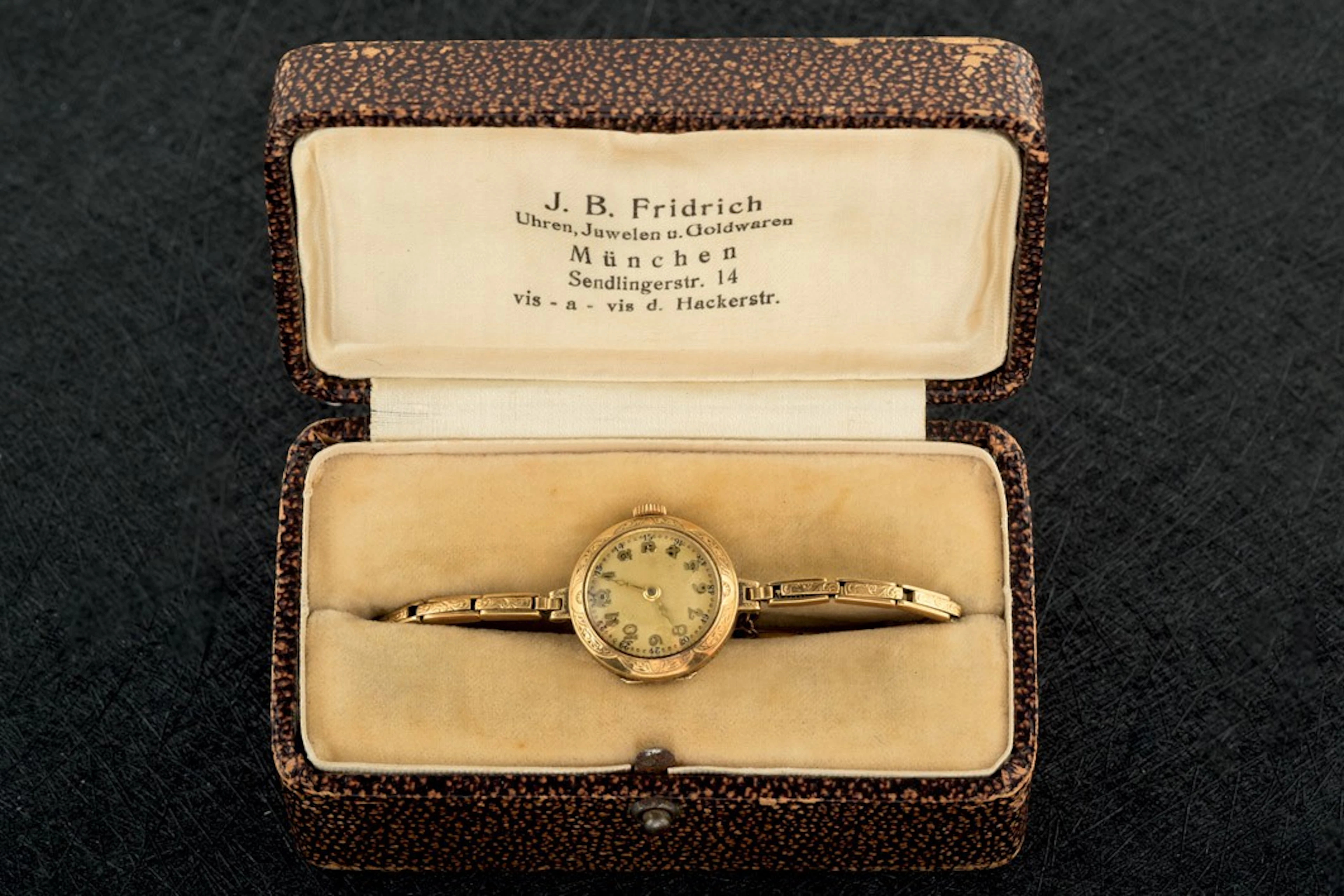 Reloj de pulsera antiguo en oro 14 K