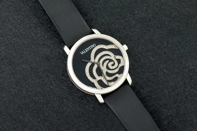 Reloj Valentino de acero y diamantes