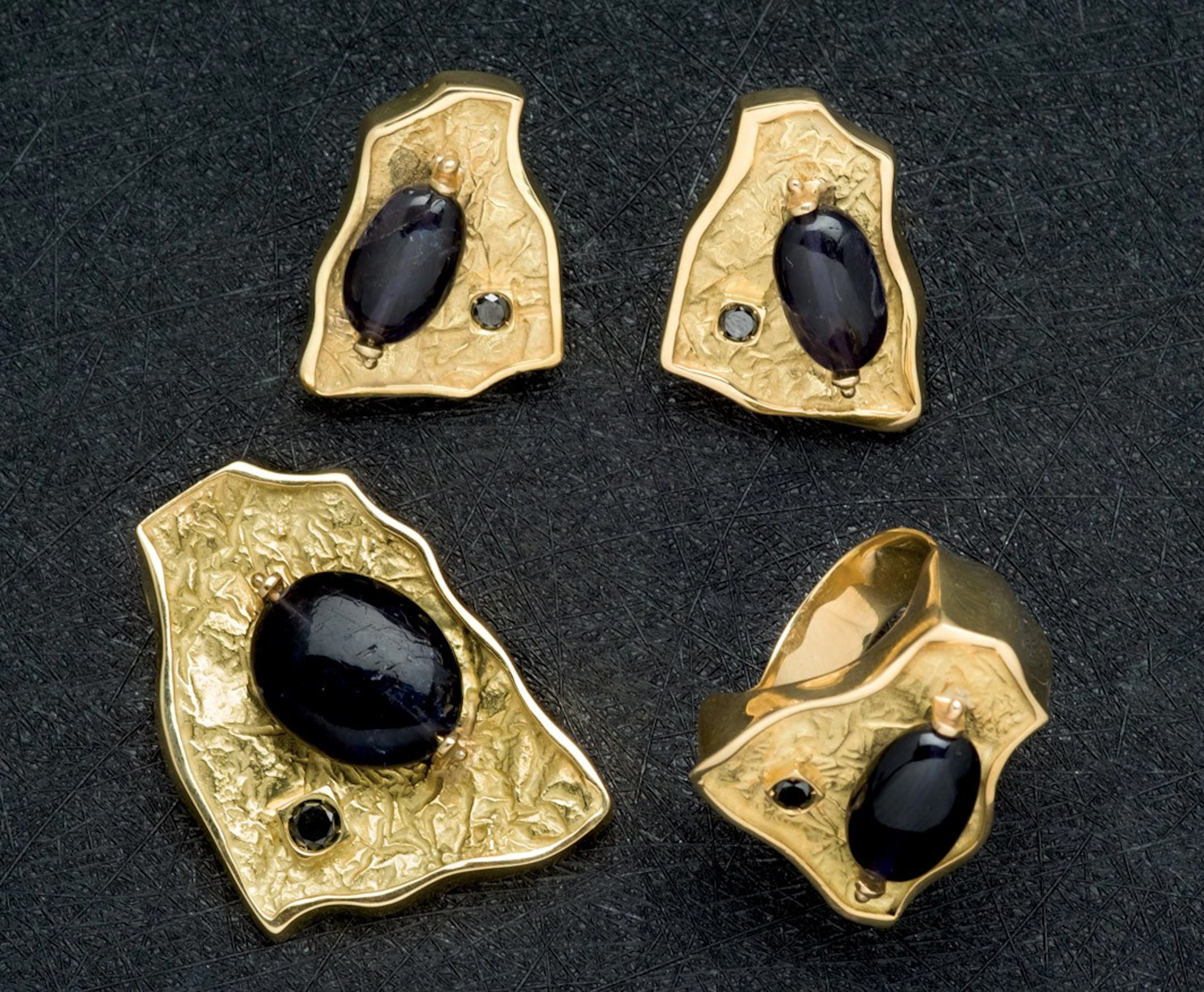 Colgante, sortija y pendientes zafiros y diamante
