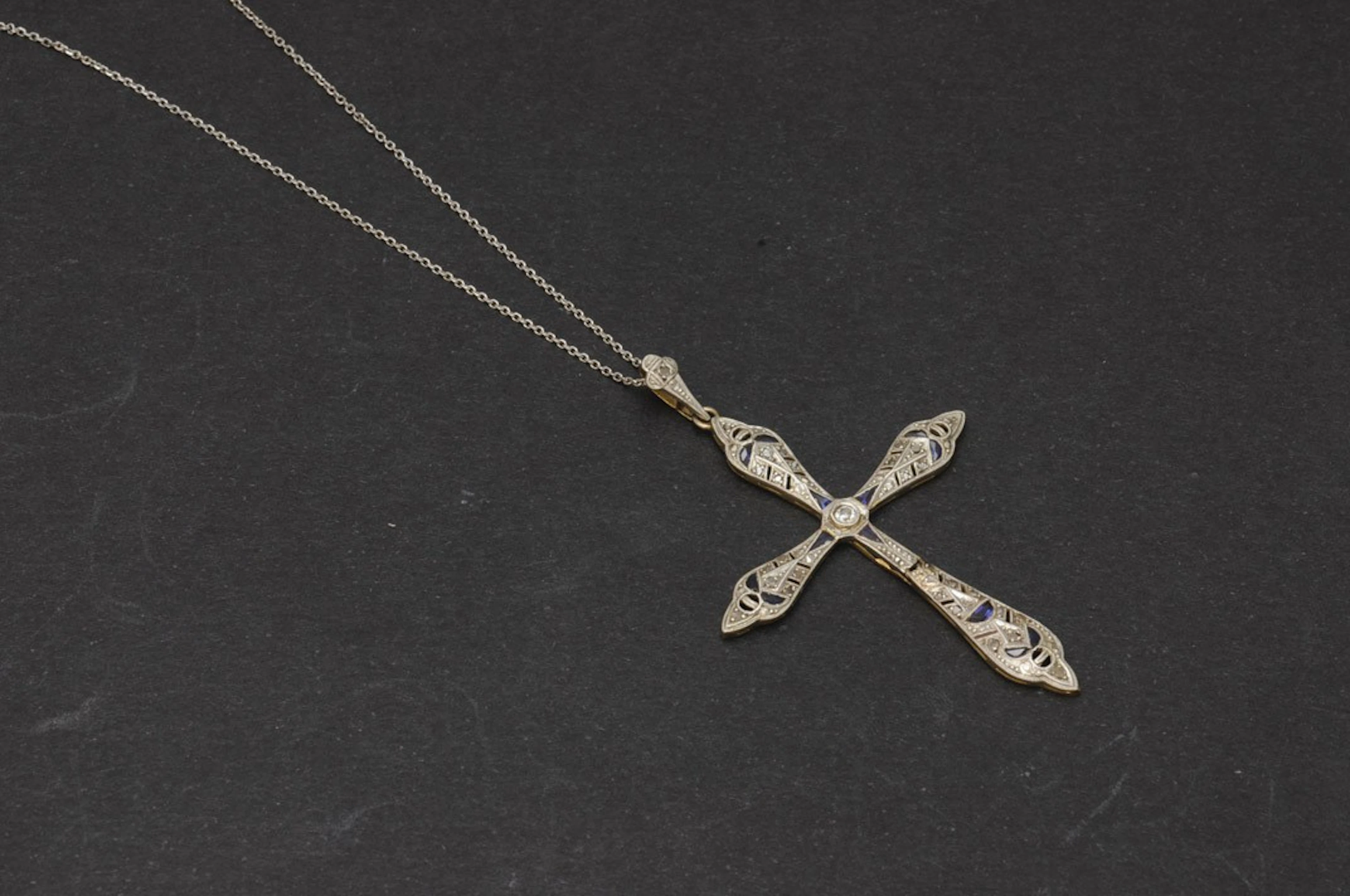 Cruz antigua de oro, platino y diamantes