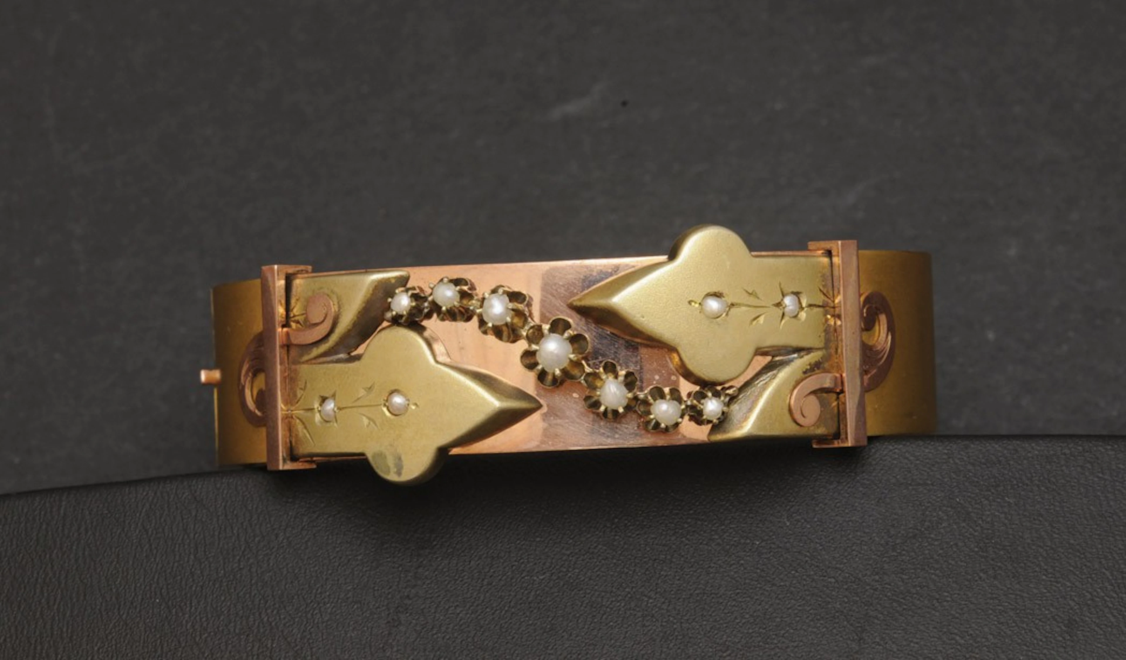 Pulsera antigua de oro con aljófar