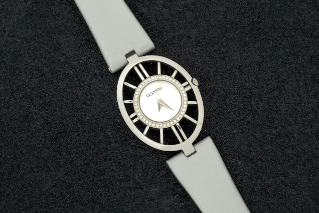 Reloj Valentino de acero y diamantes