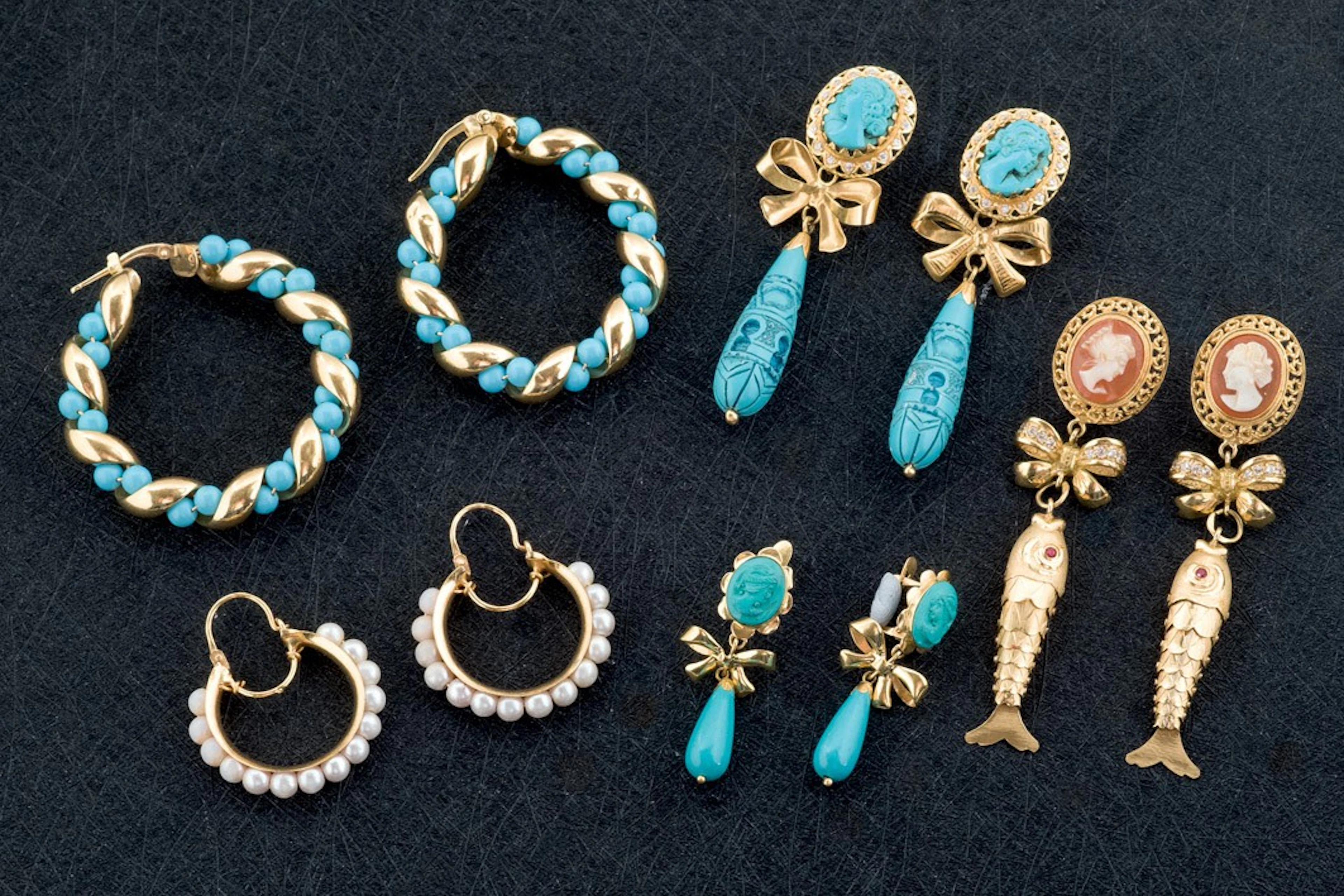 Lote de pendientes de oro con piedras varias