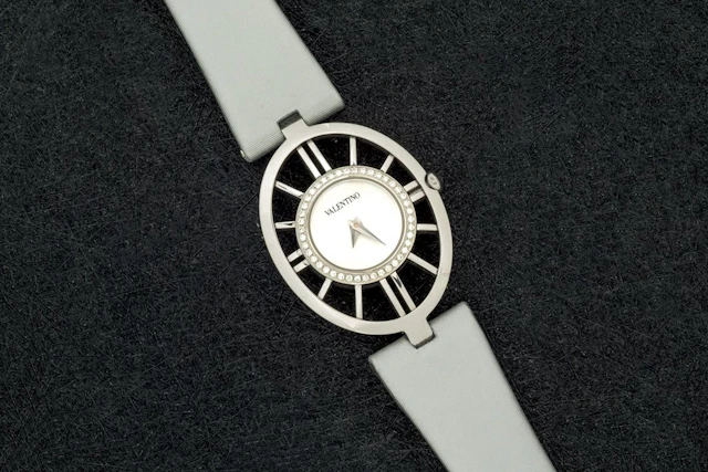 Reloj Valentino de acero y diamantes