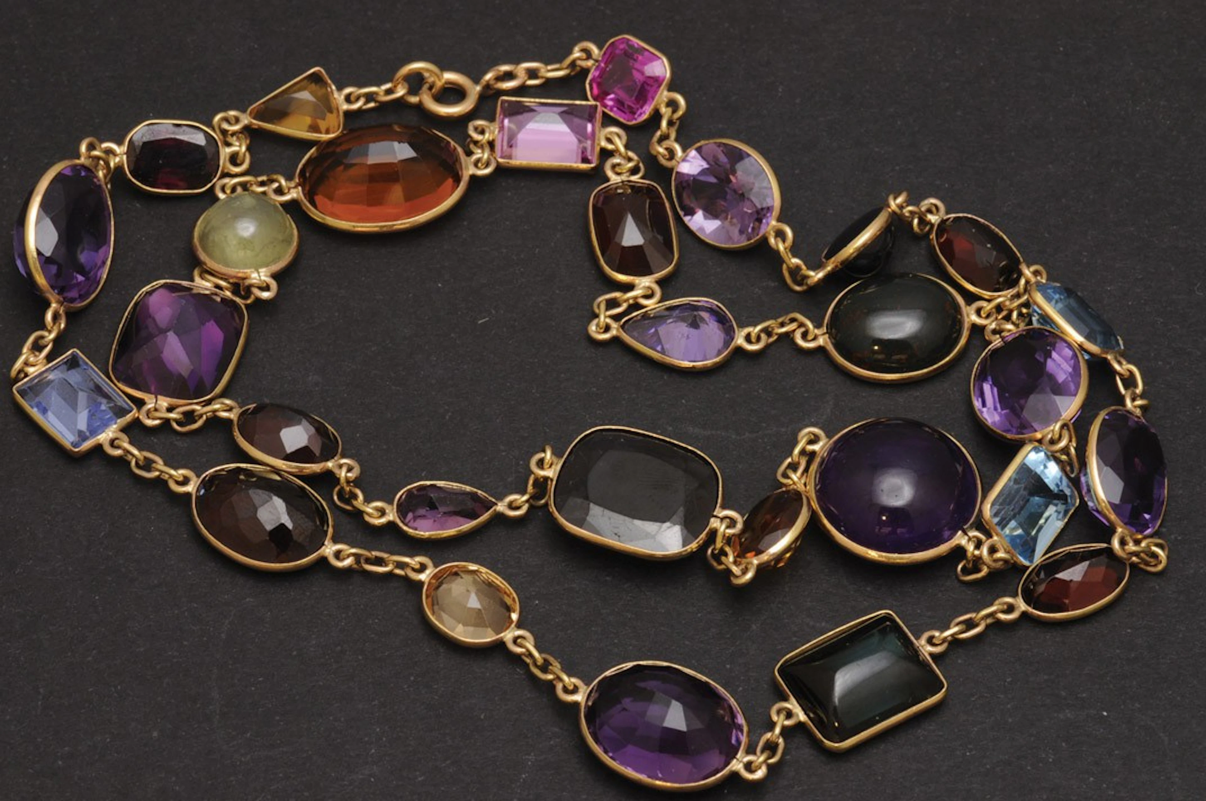 Collar de oro con piedras semicpreciosas