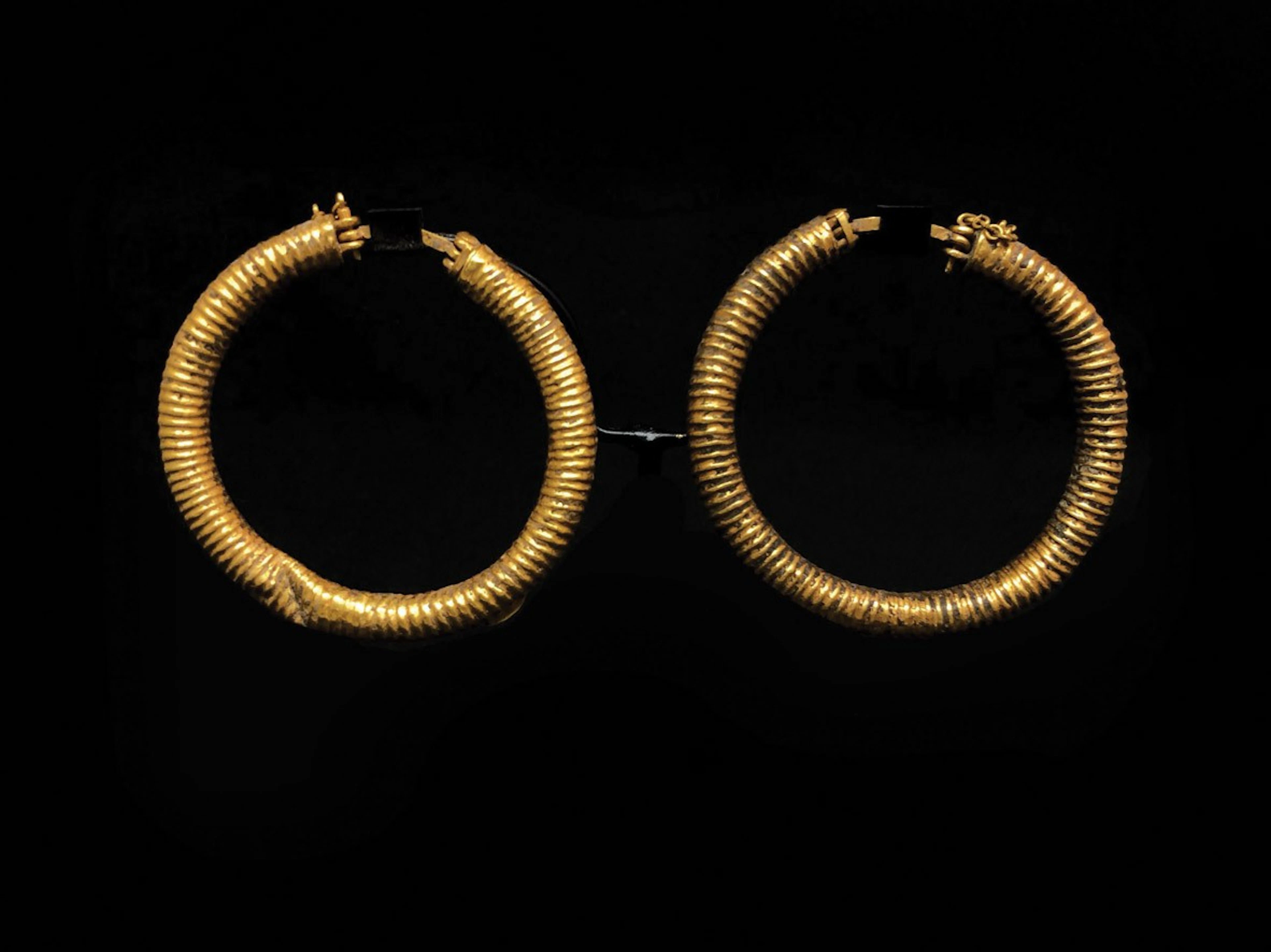 Pareja de pendientes griegos de oro, S. IV-III aC