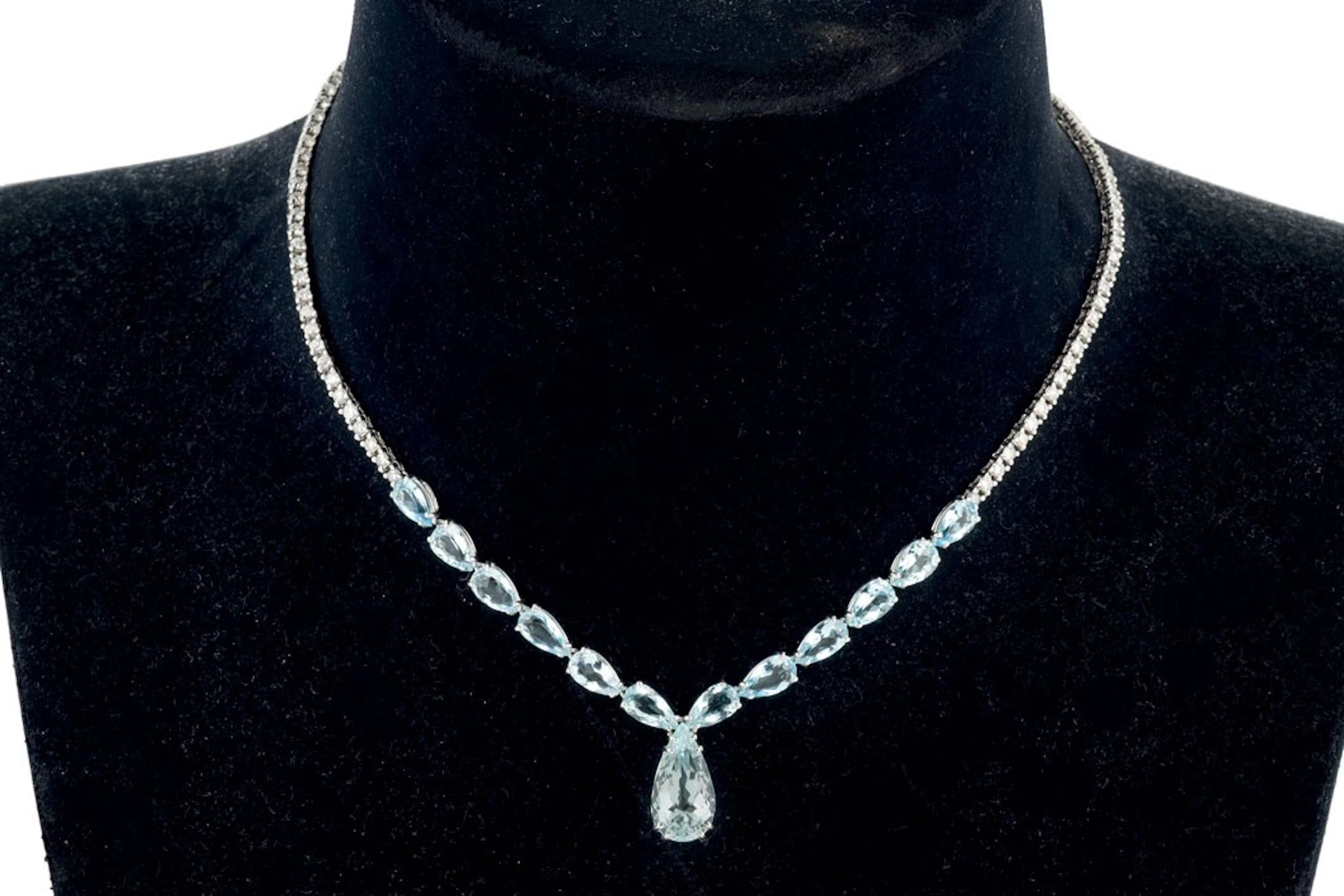 Collar de aguamarinas y diamantes