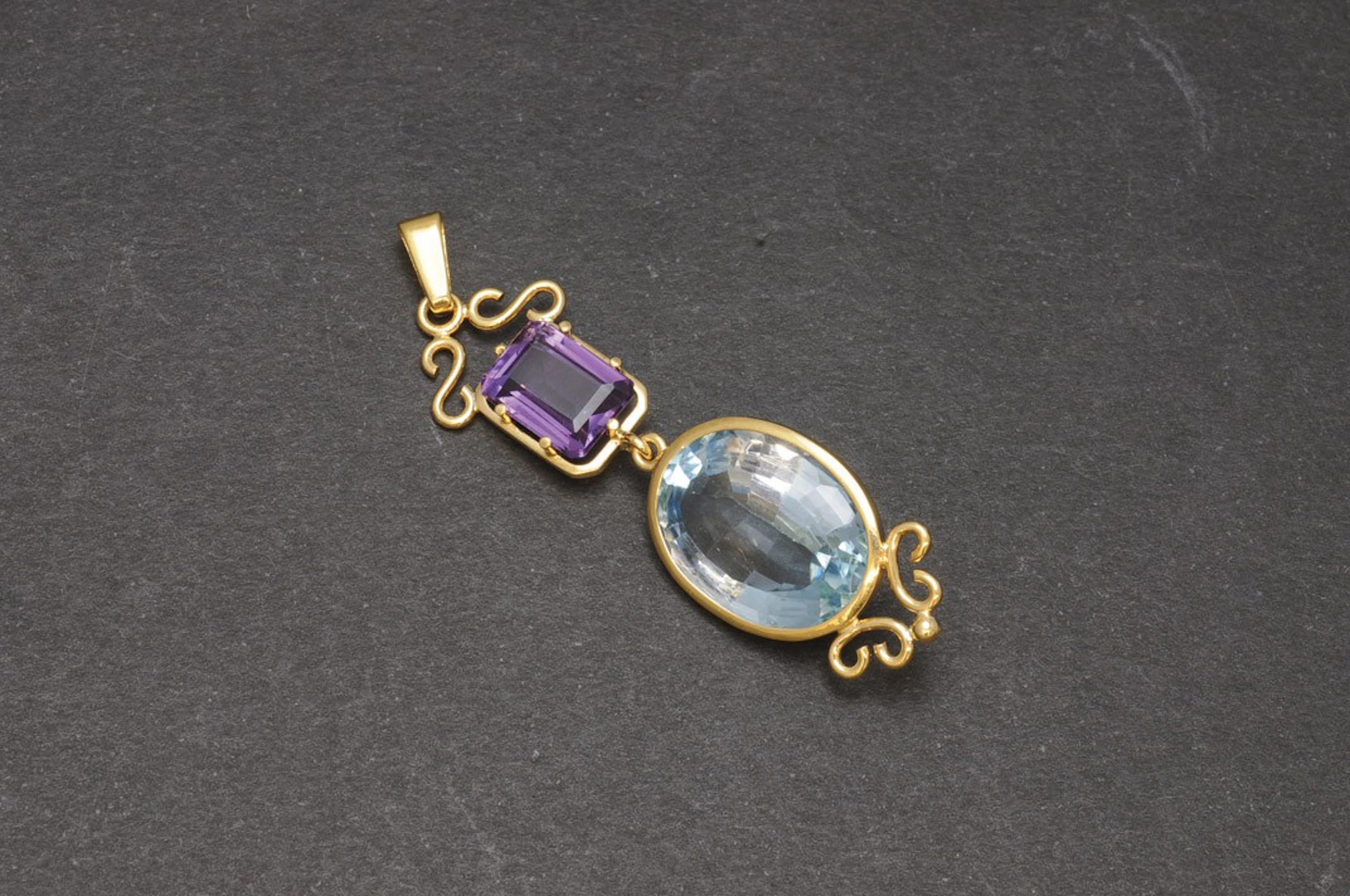 Colgante con topacio azul y amatista
