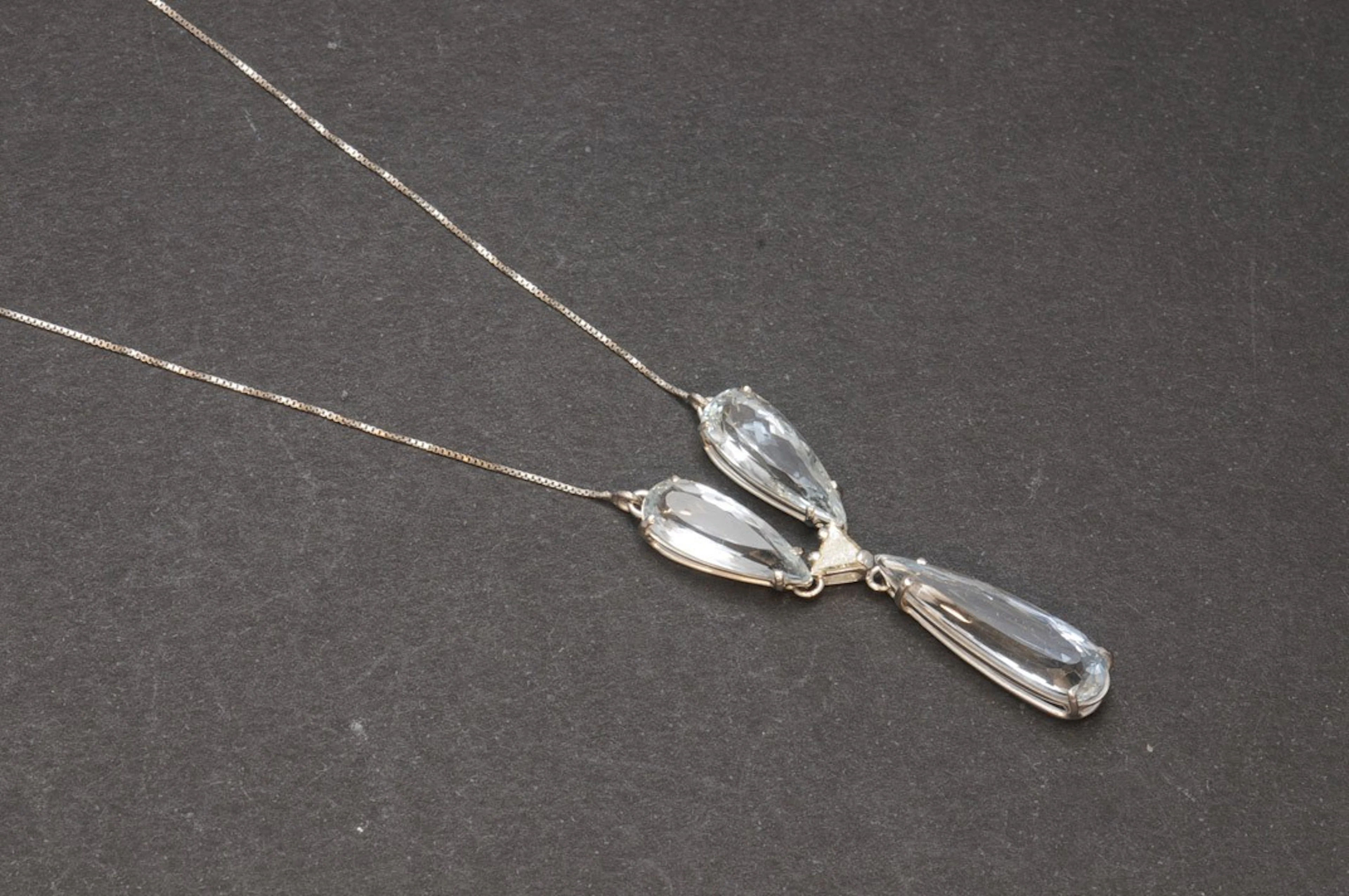 Collar de oro con diamantes y aguamarinas