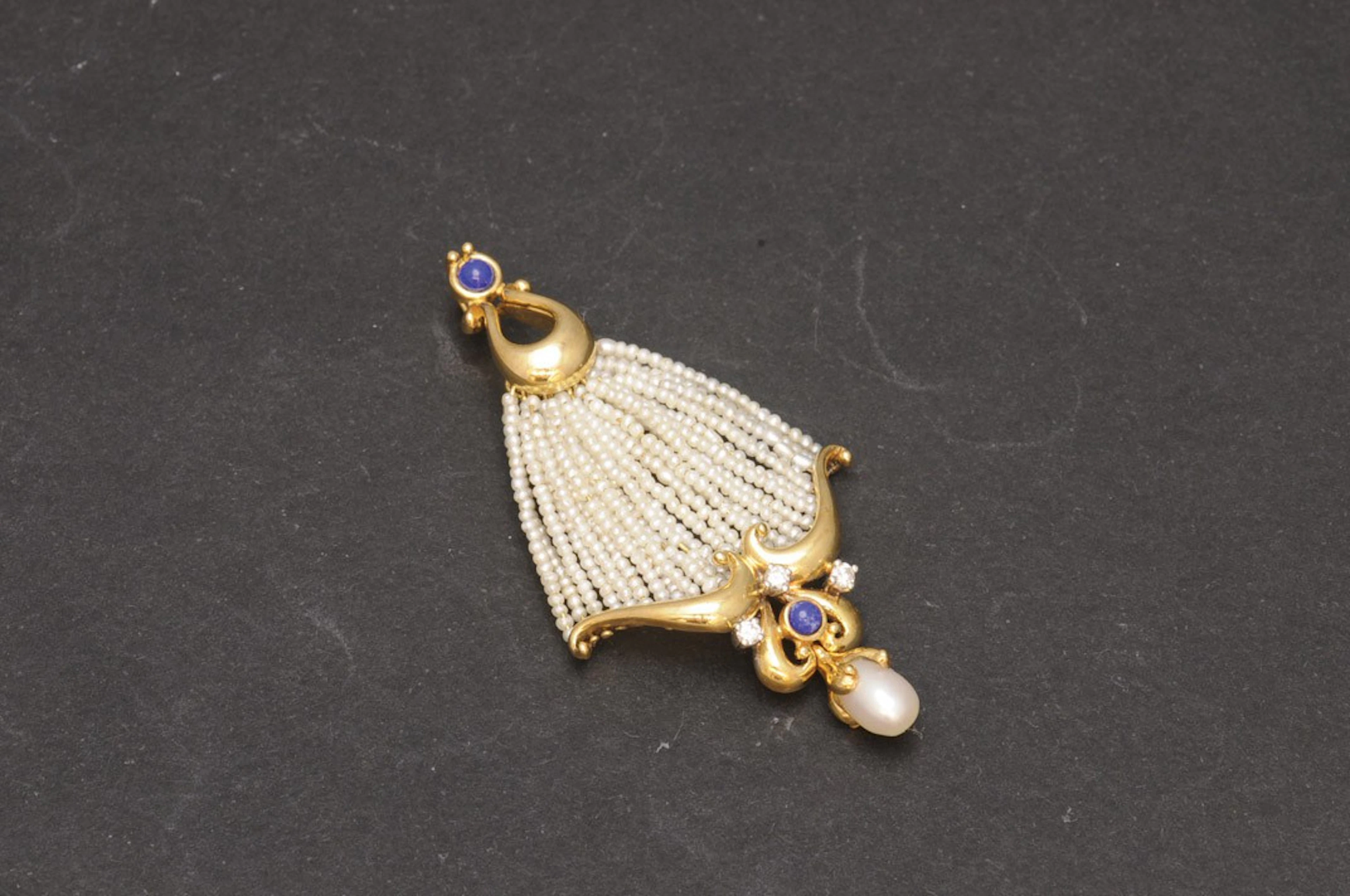 Colgante de oro con perlas, zafiros y diamantes