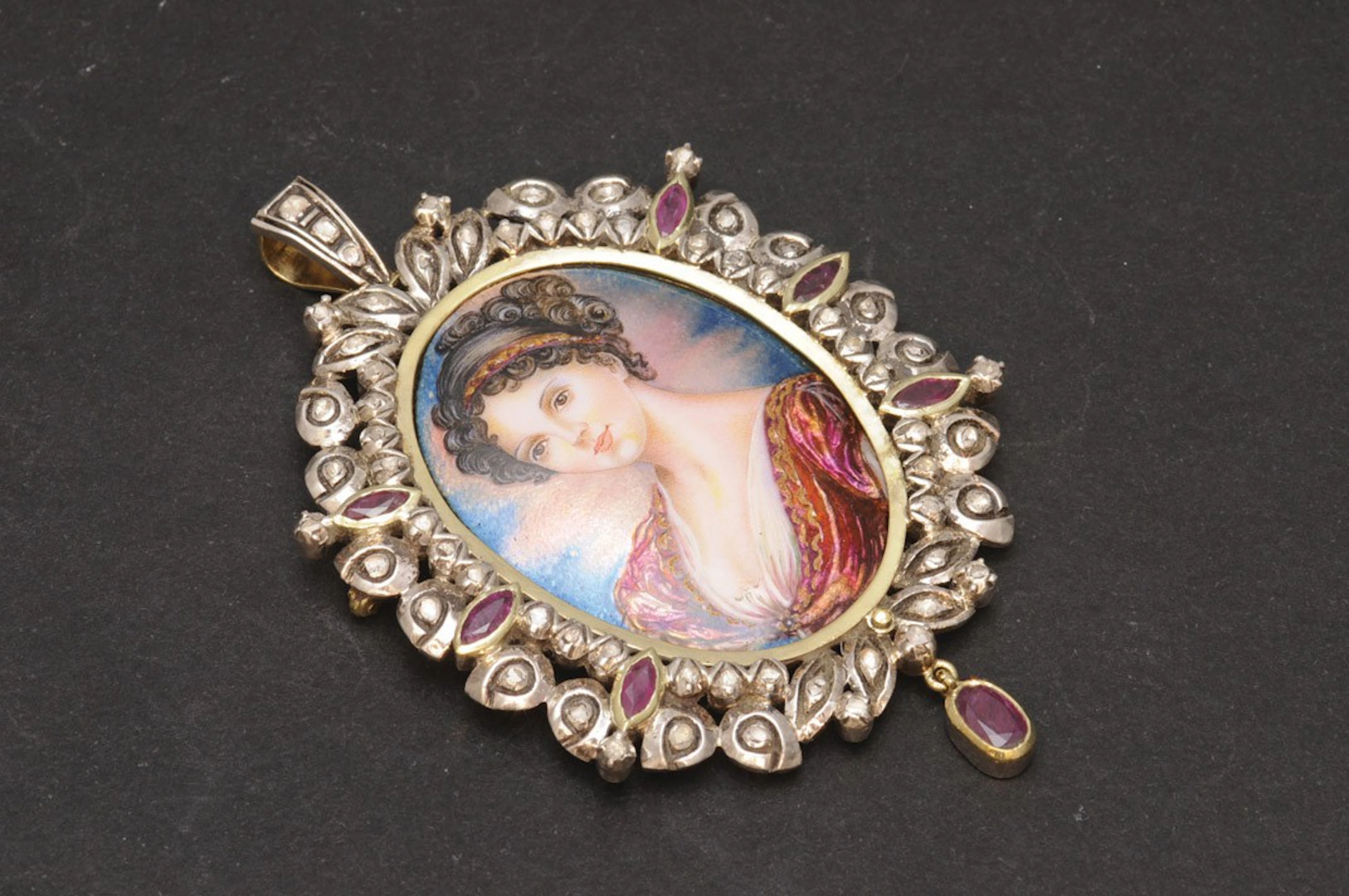 Broche de oro, plata, miniatura y diamantes