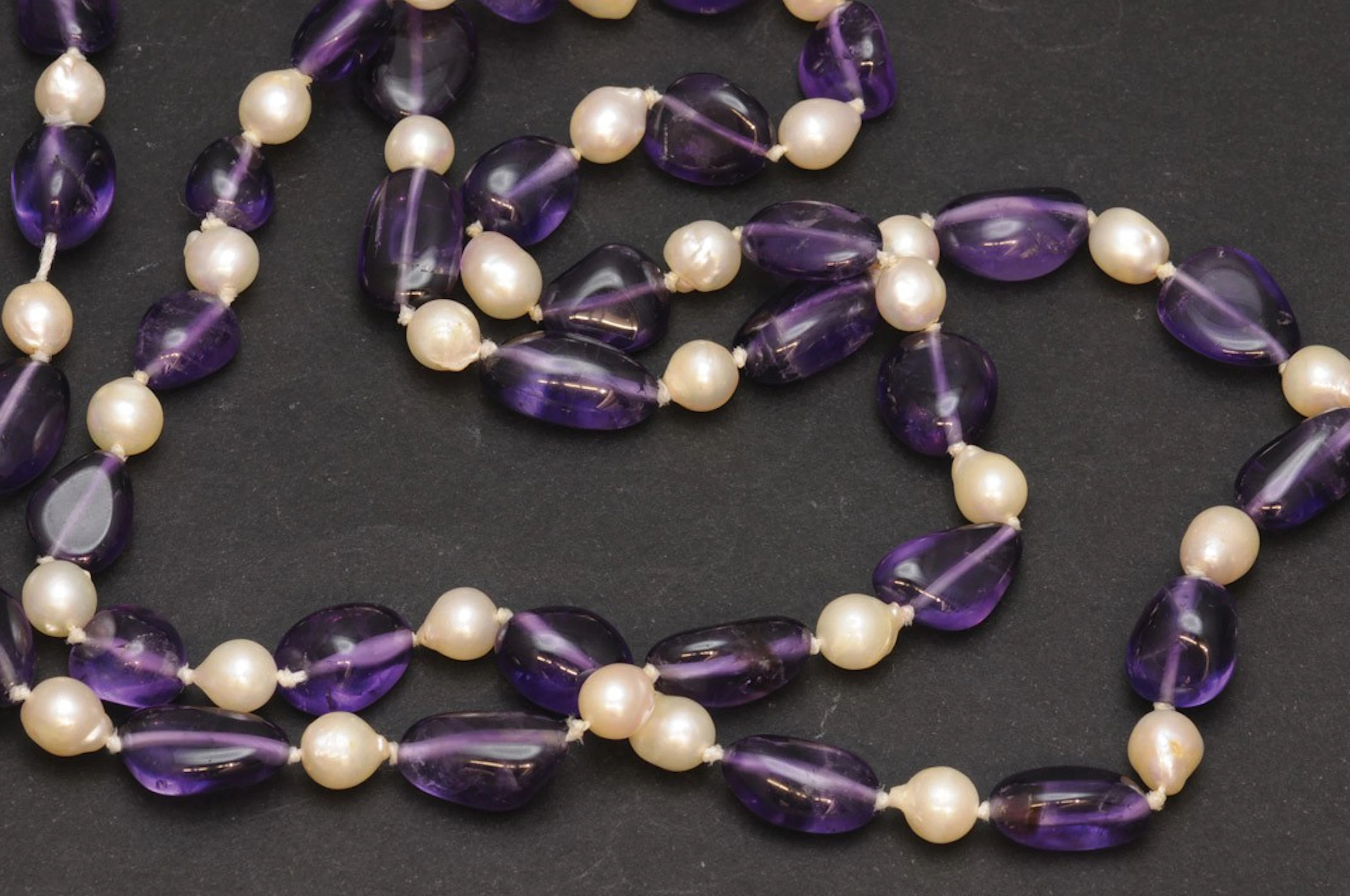 Collar de perlas y amatistas