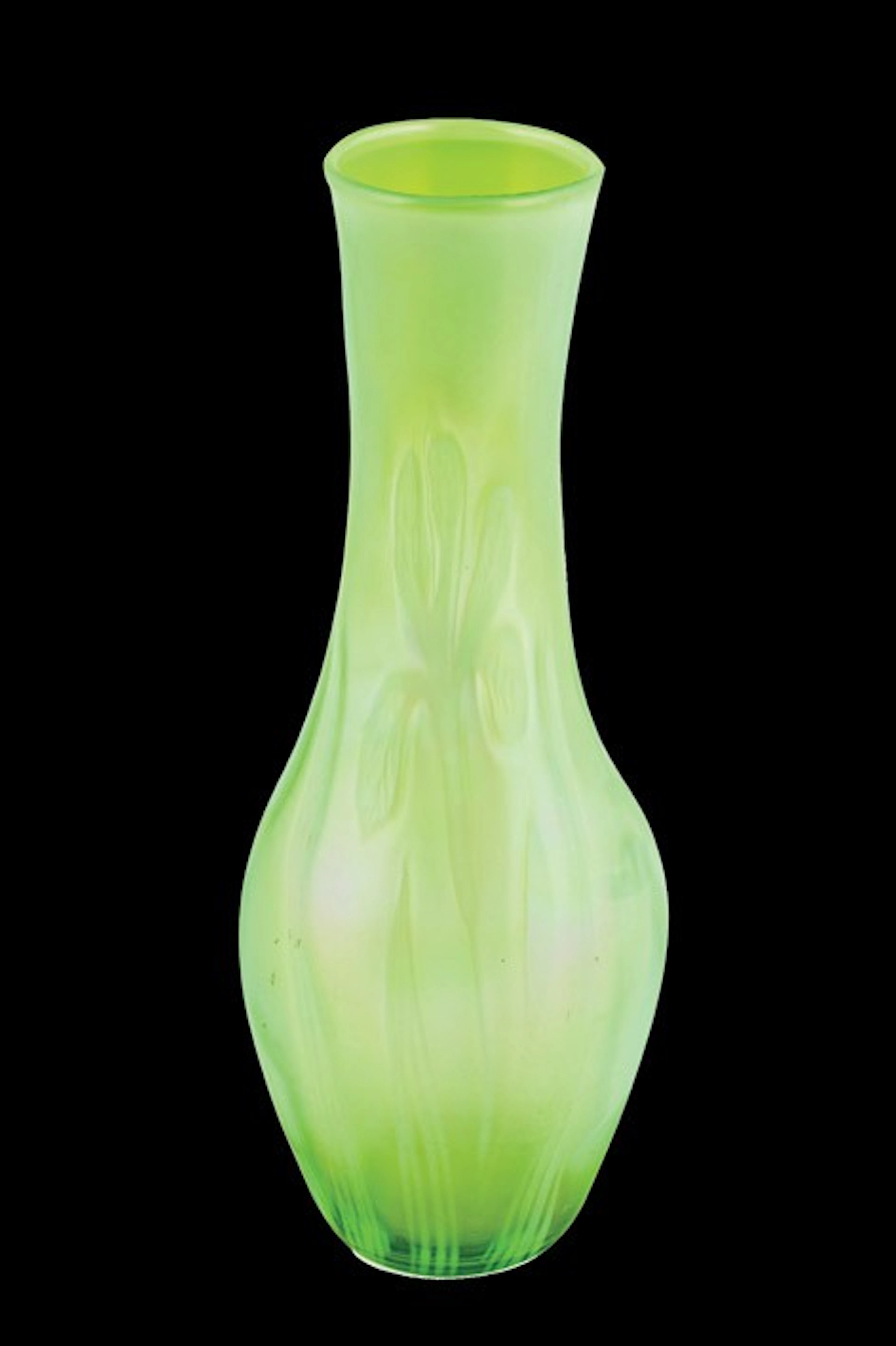 Jarrón en vidrio doblado verde opalescente