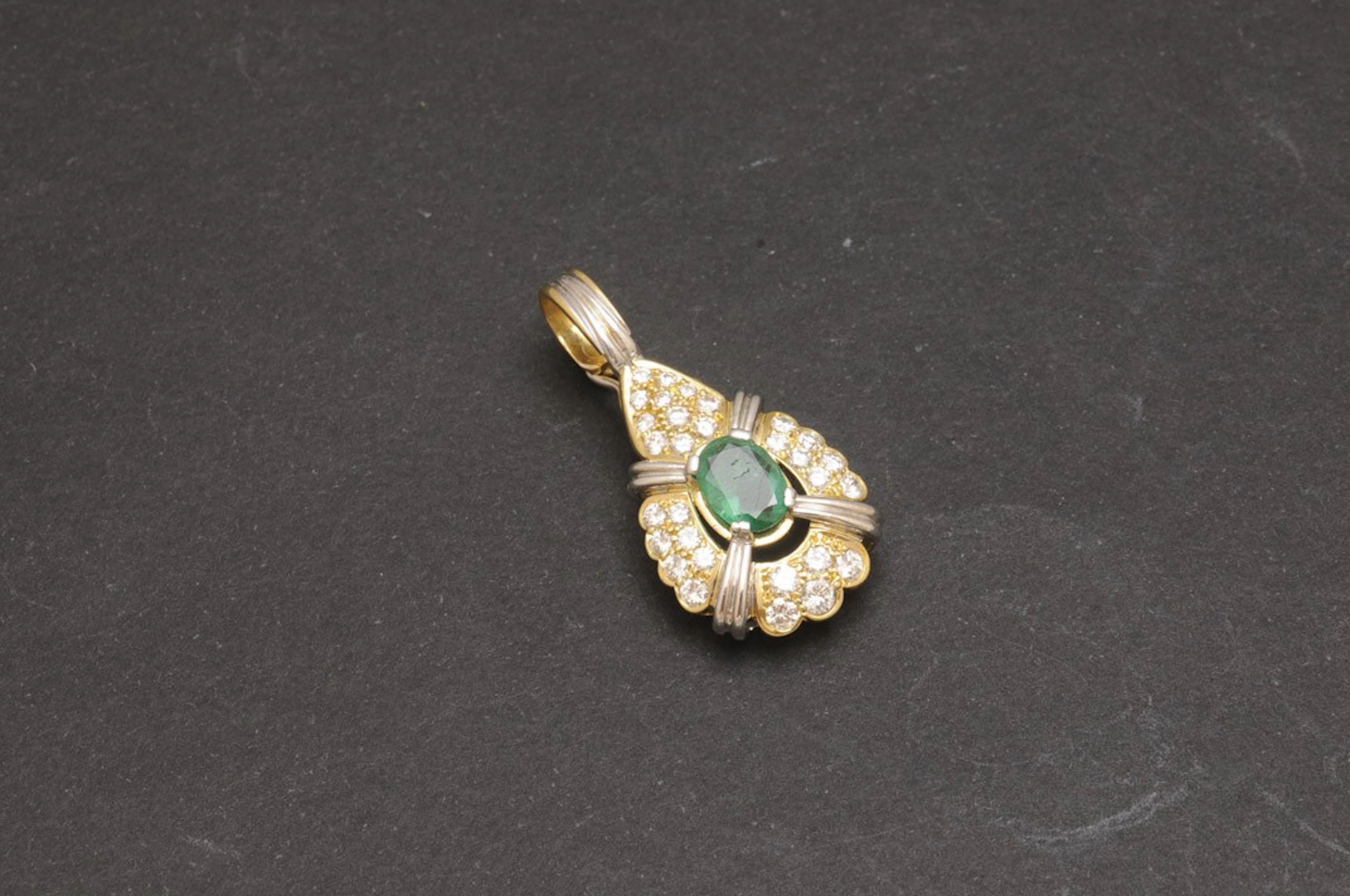 Colgante de oro con esmeralda y diamantes
