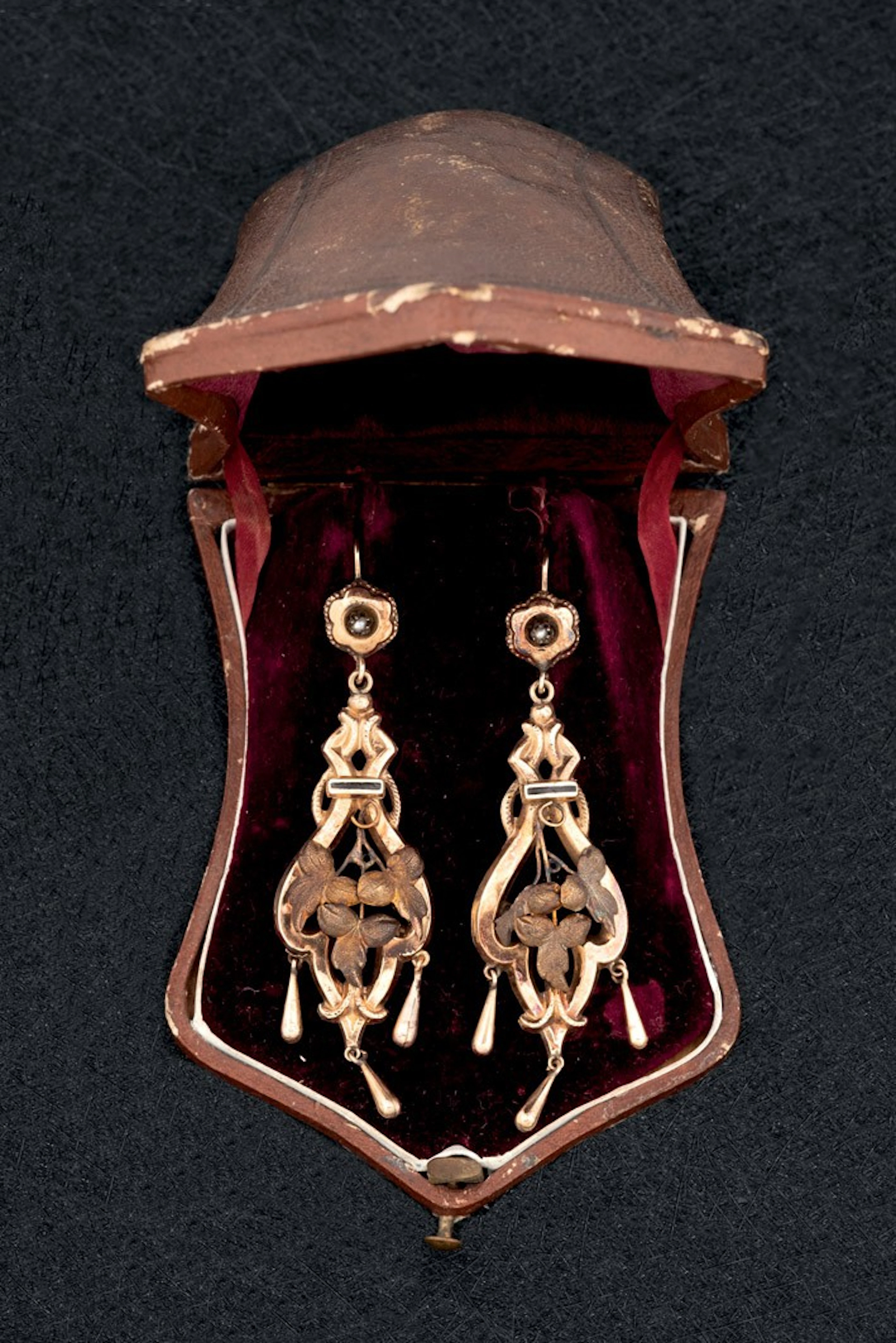Pendientes de oro con motivos florales, XIX