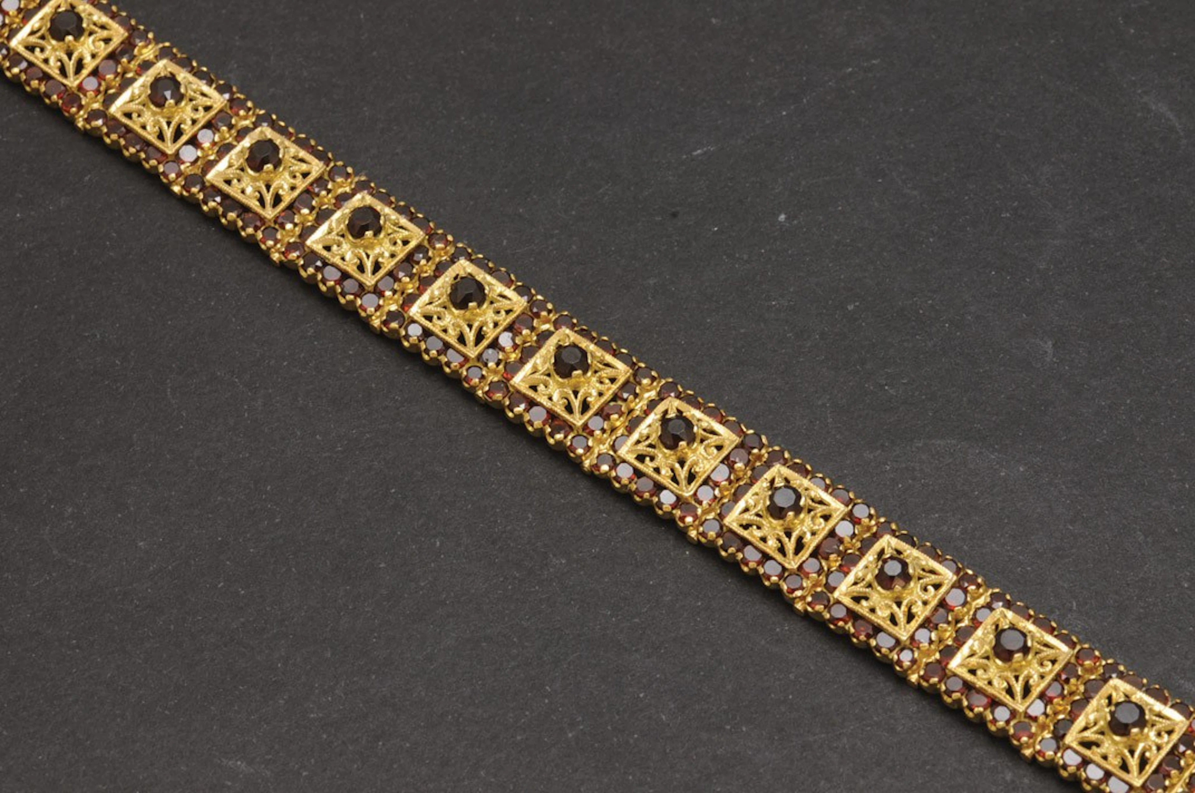 Pulsera de oro y granates