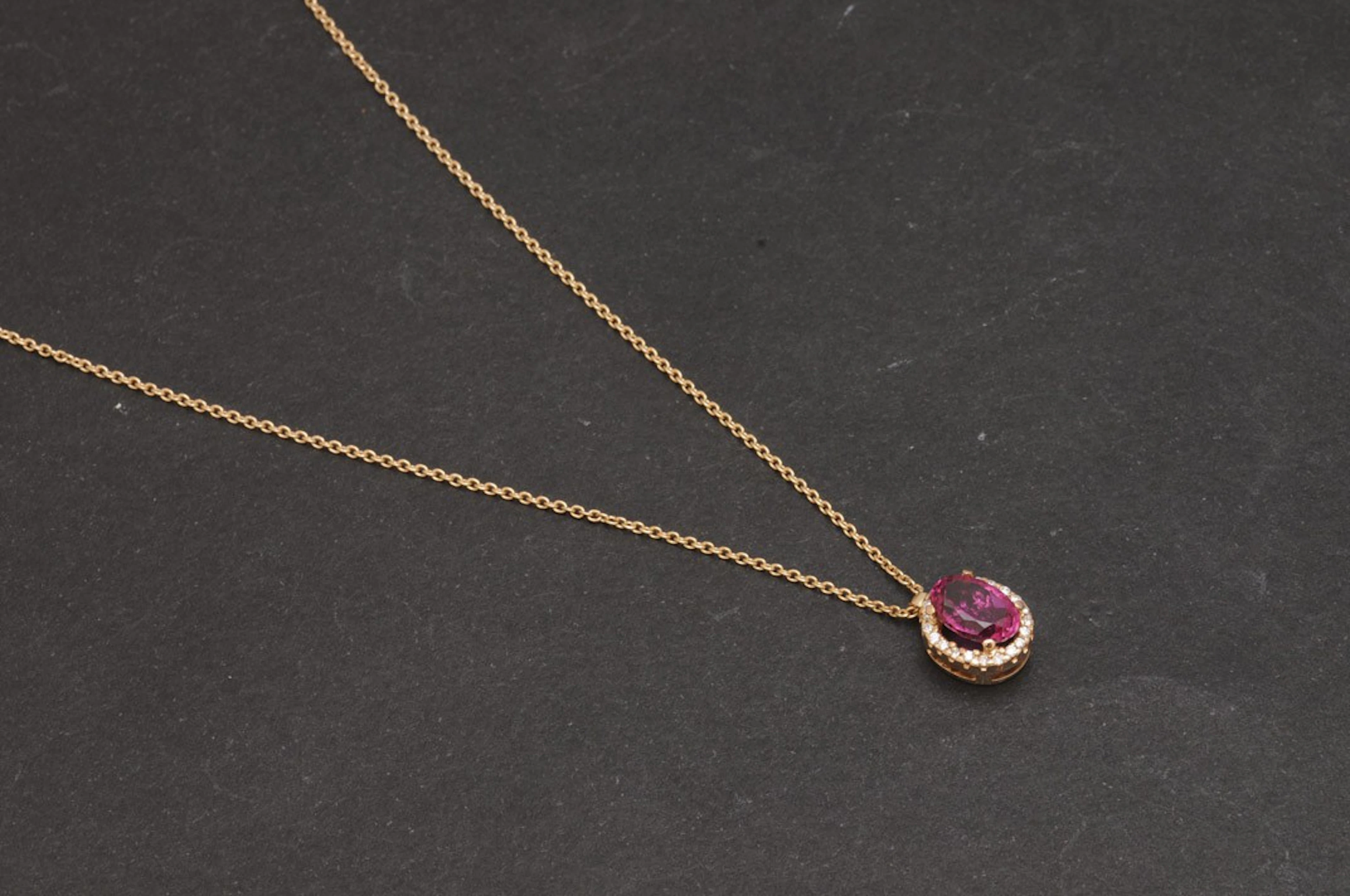 Colgante de oro con rubelita y diamantes