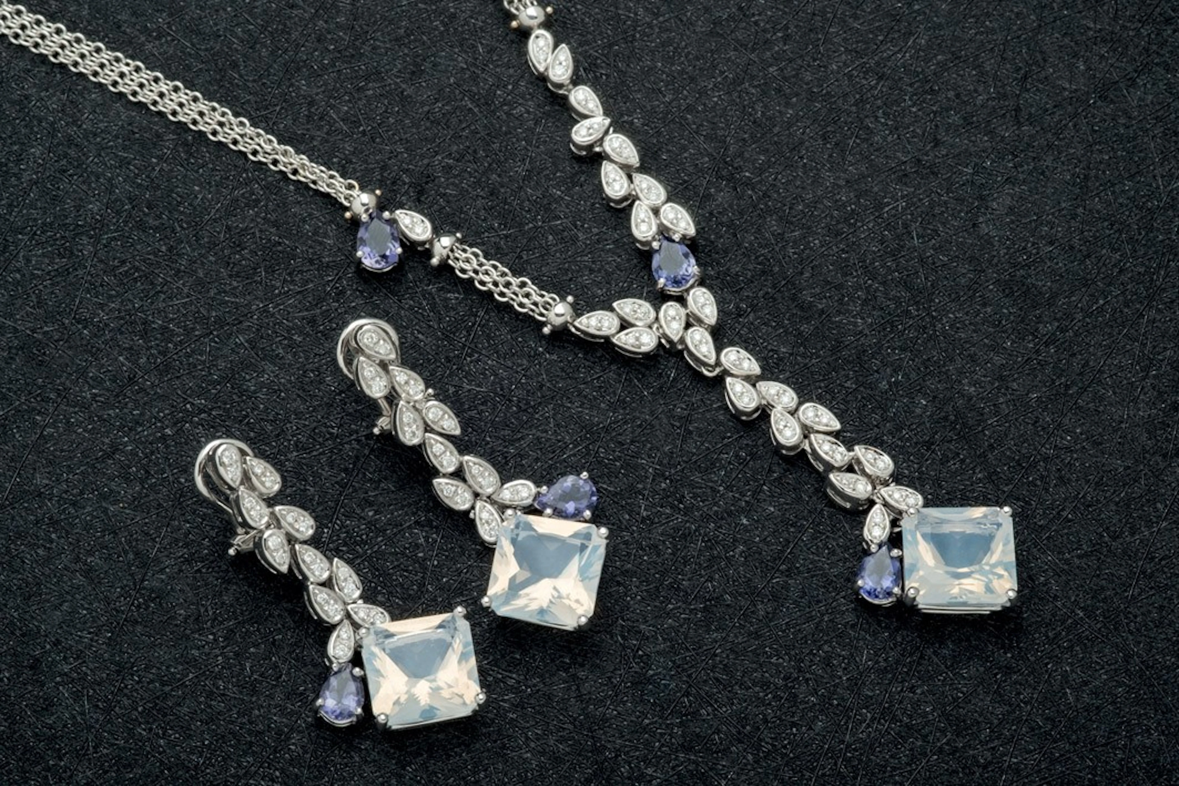Collar y pendientes tanzanitas y diamantes