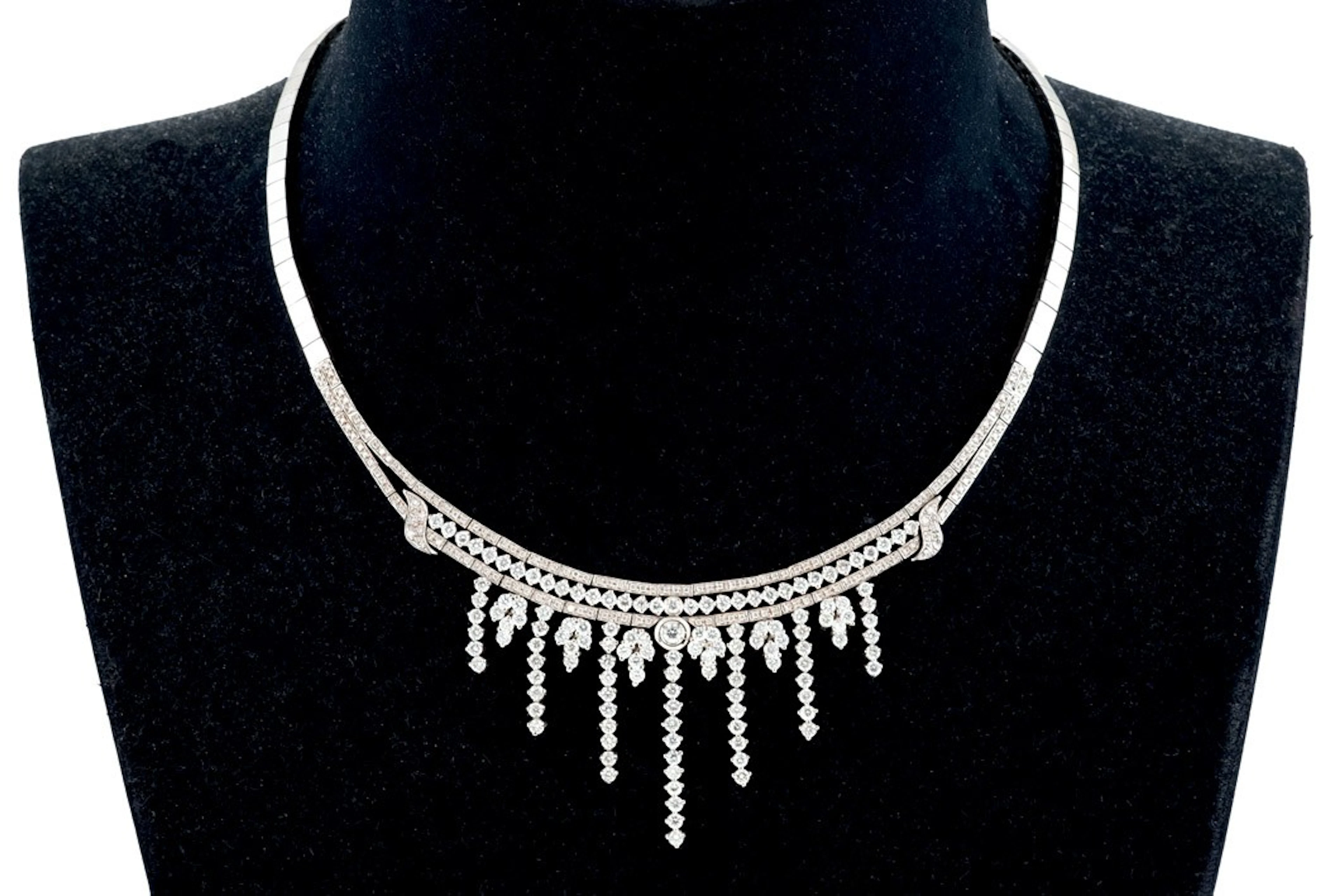 Collar de oro blanco y diamantes