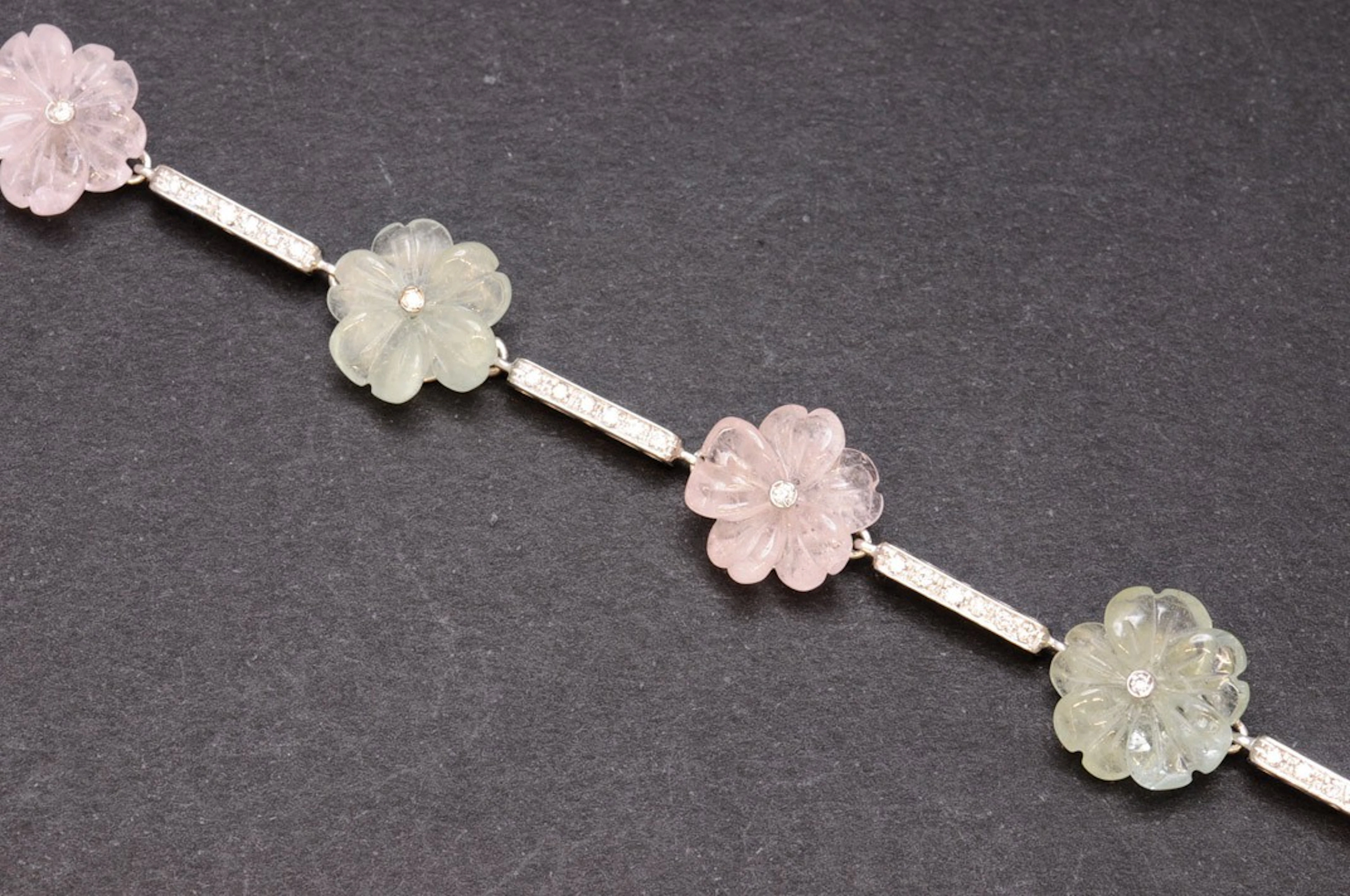 Pulsera de oro con cuarzos, aguamarinas y diama