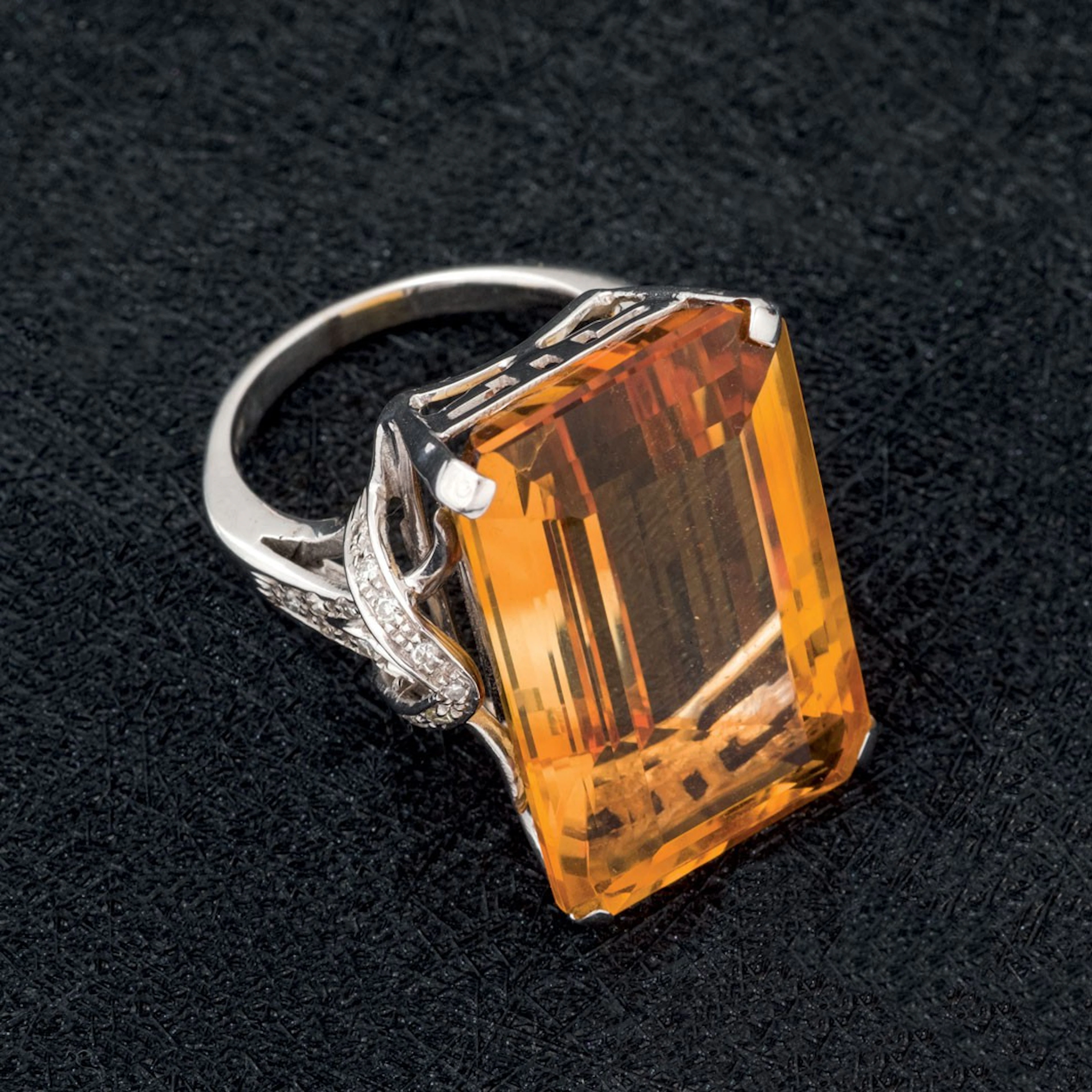 Sortija cuarzo palmeira y diamantes