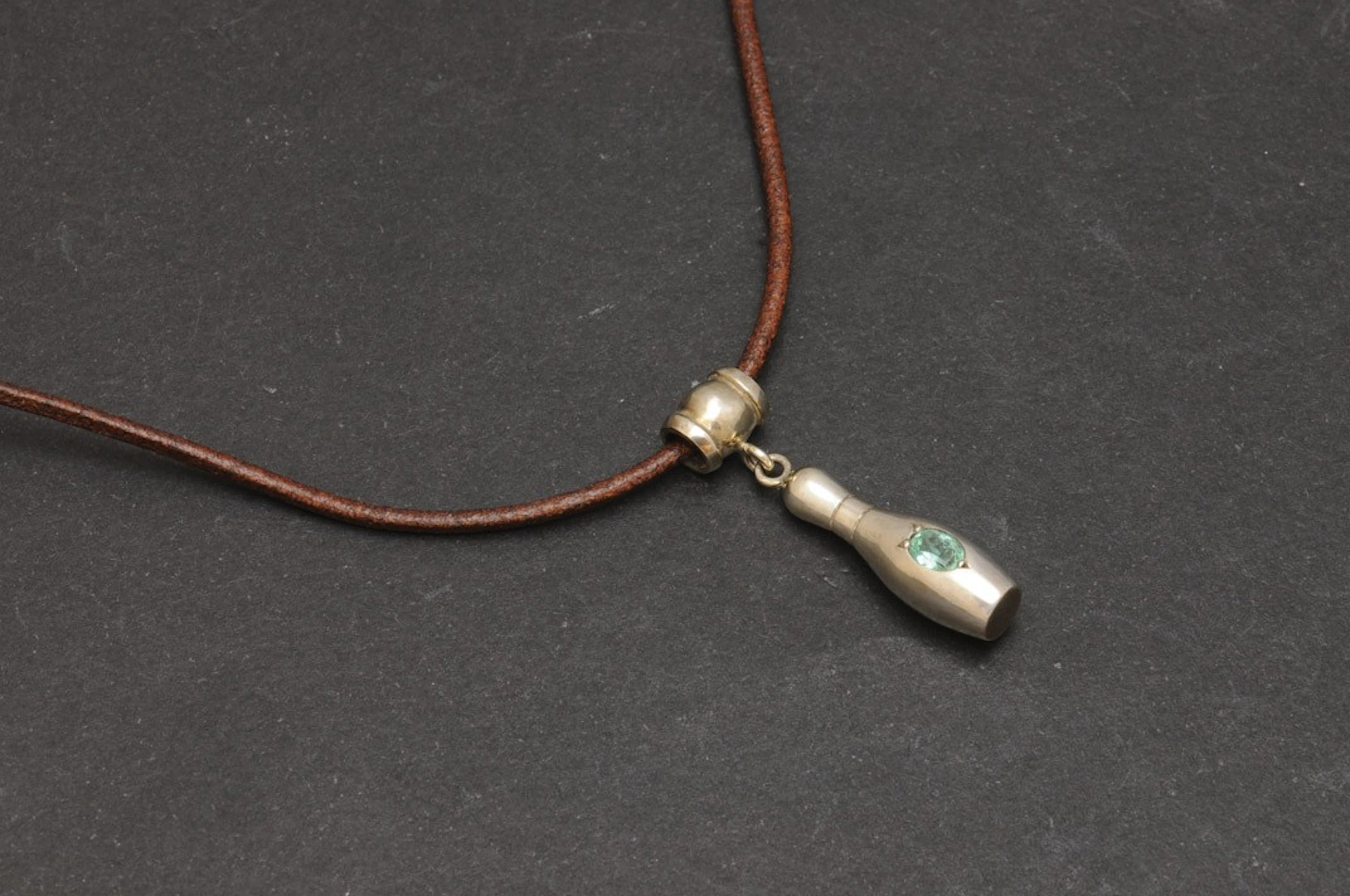 Colgante de plata con esmeralda
