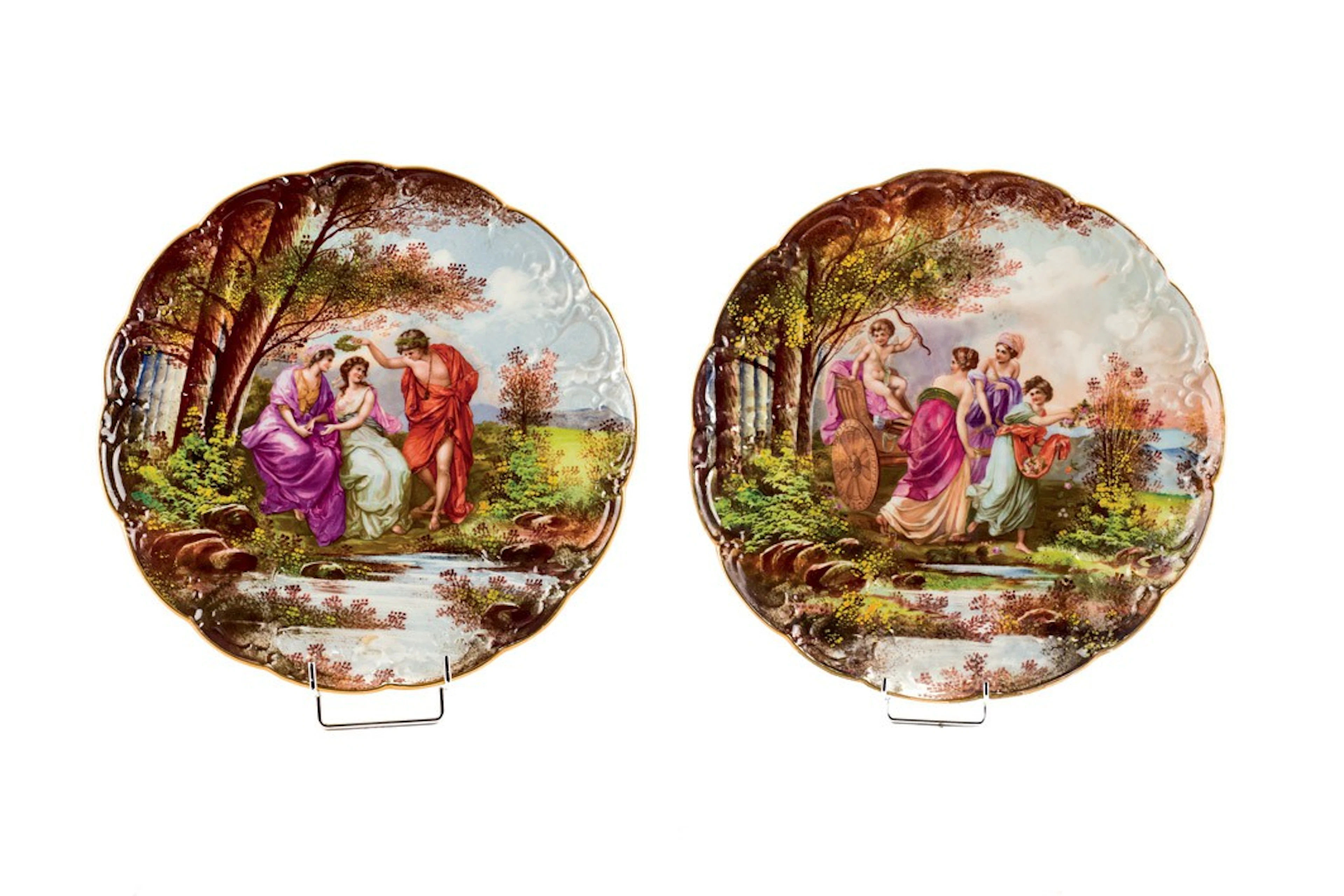 Pareja de platos de porcelana continental. C.1900