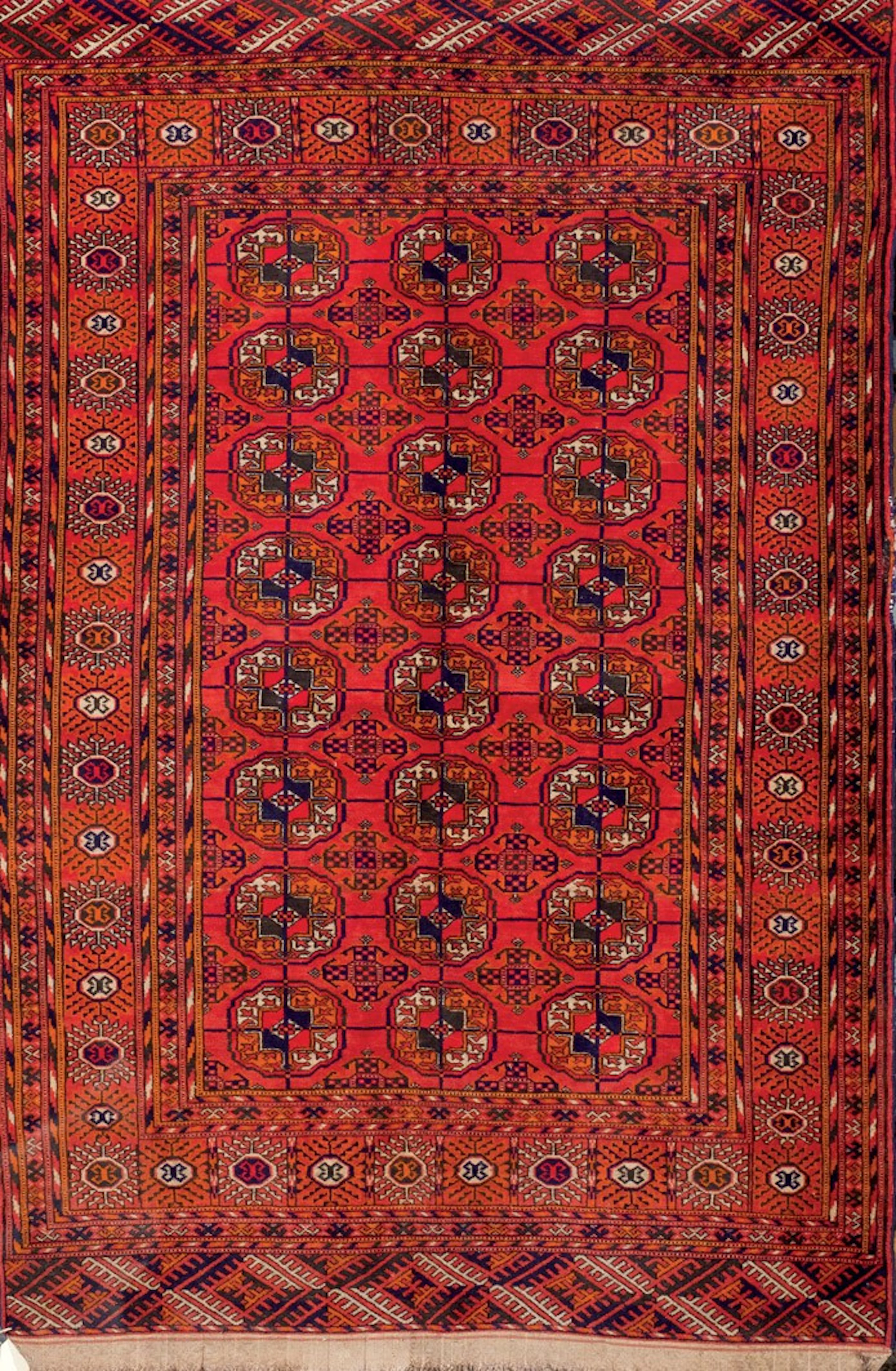 Alfombra bukhara en lana. S. XX. Tonos rojos