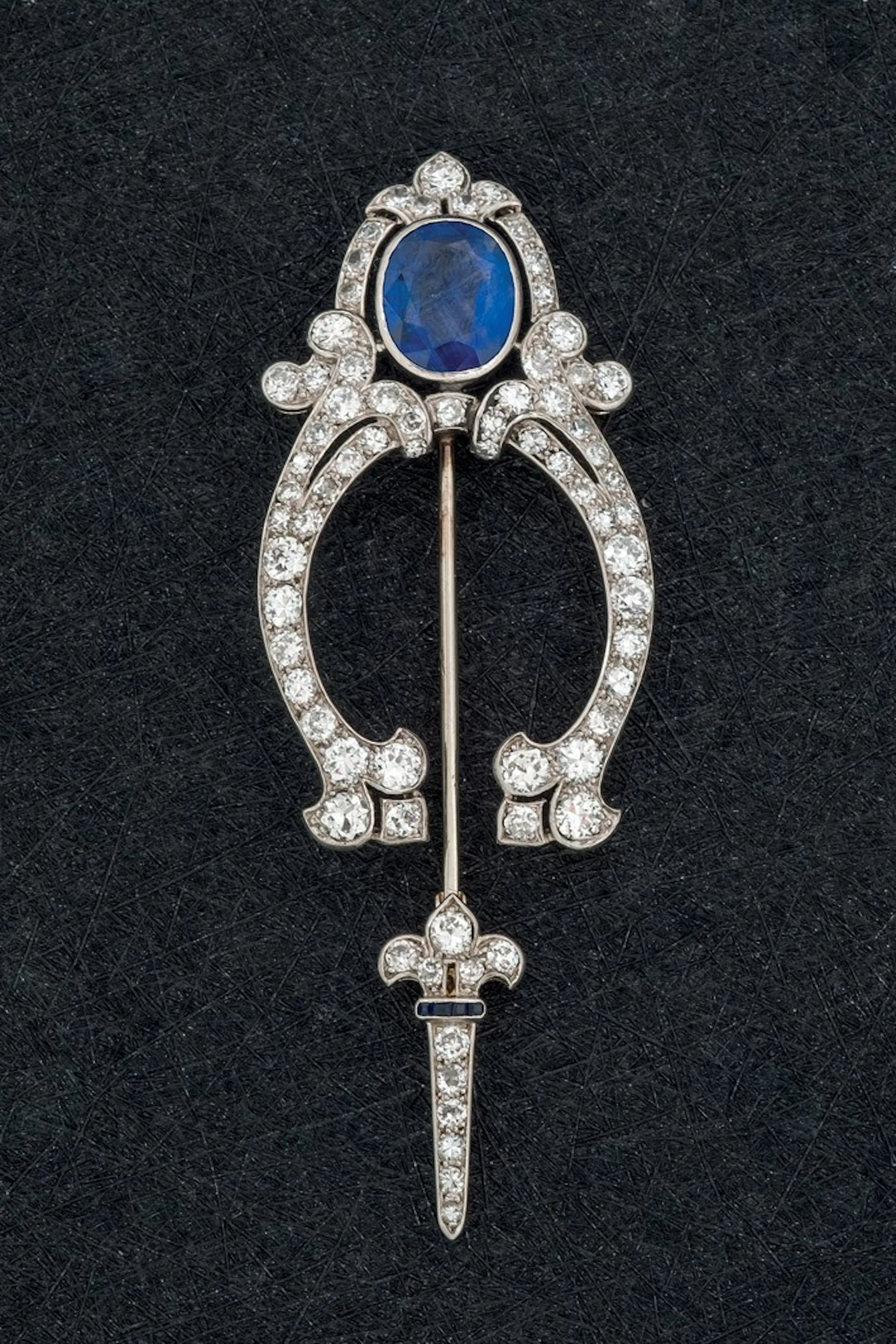 Broche de oro con zafiro y diamantes