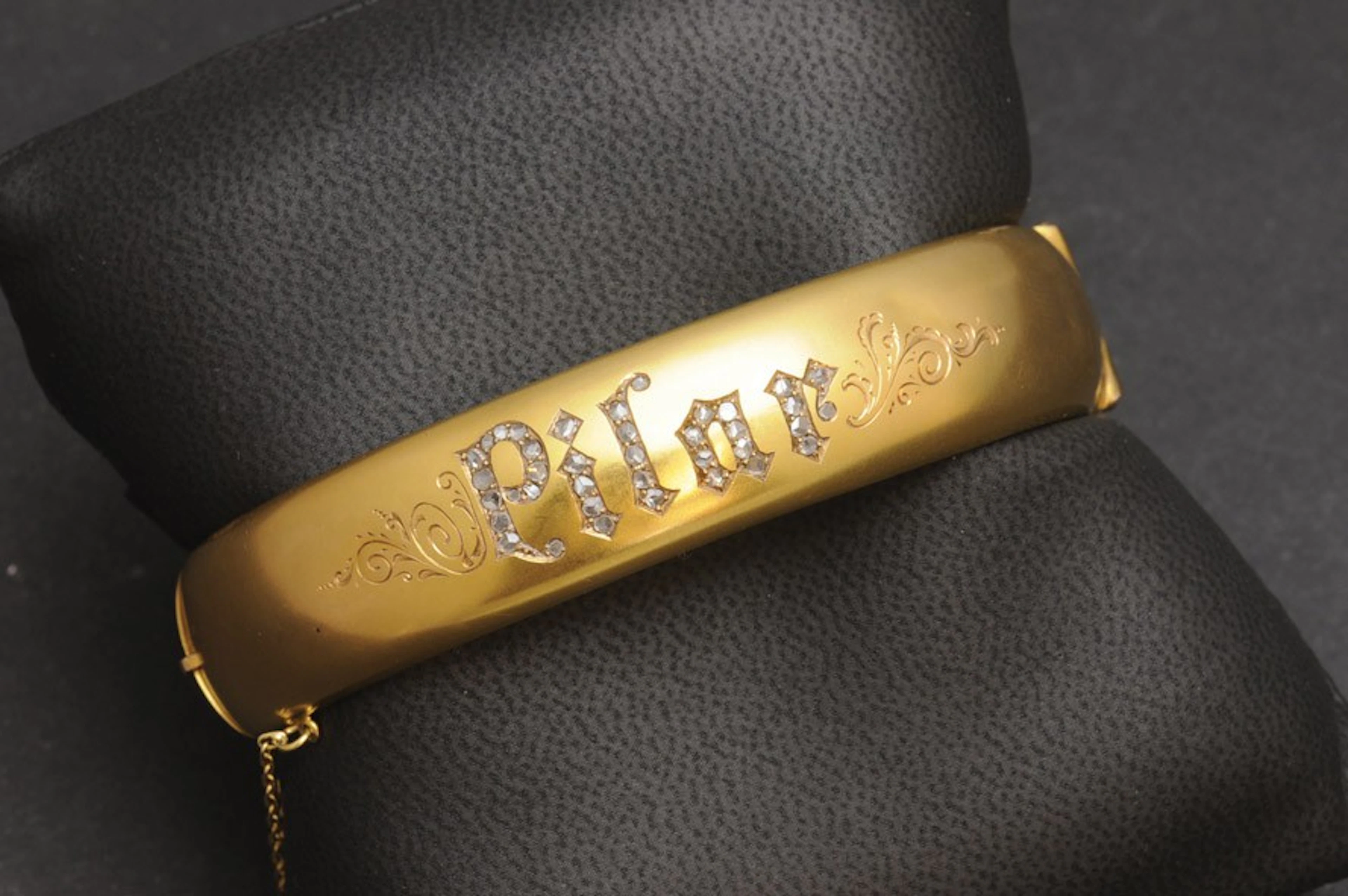 Pulsera de oro con diamantes