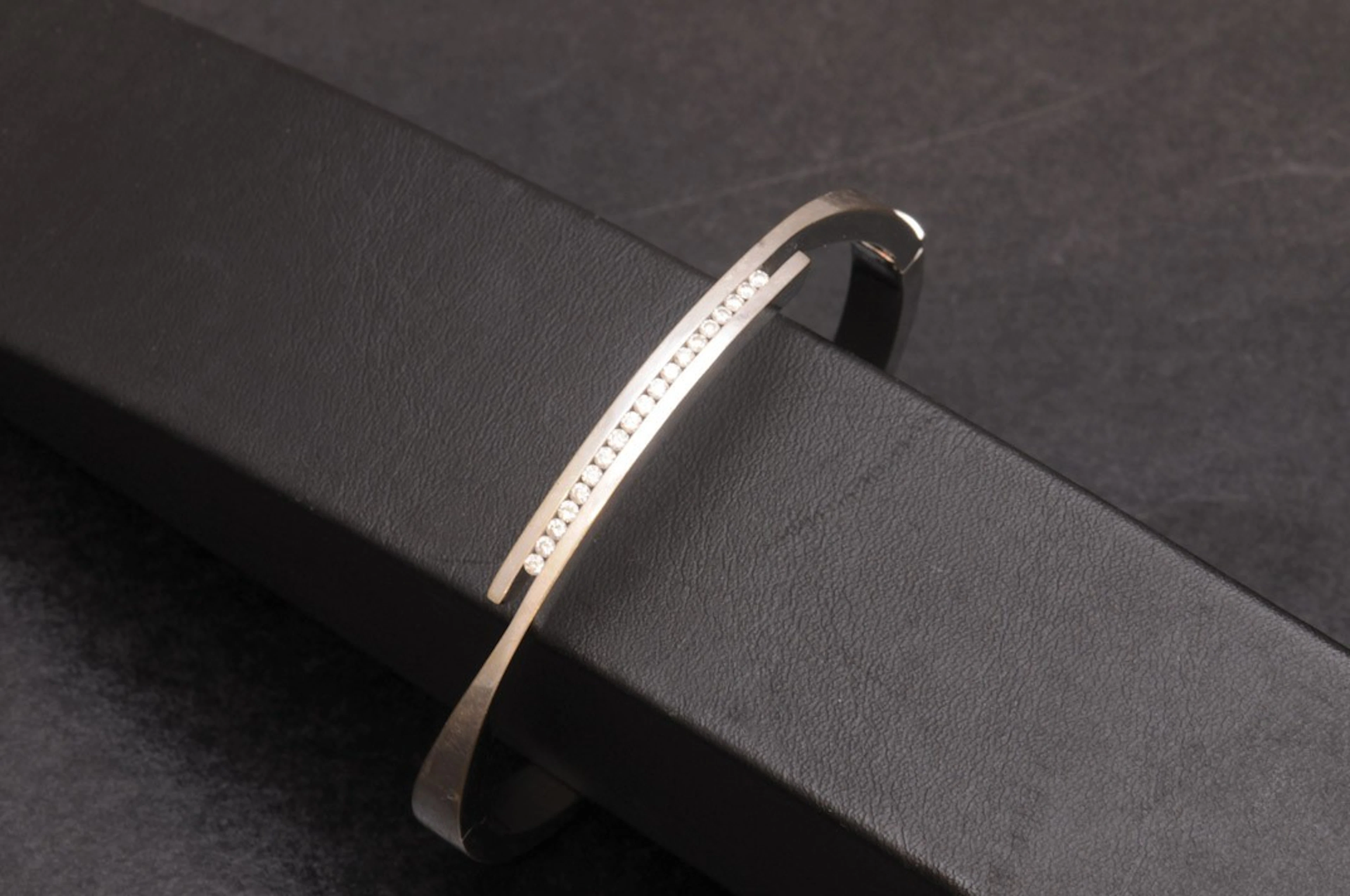 Pulsera de oro blanco y diamantes
