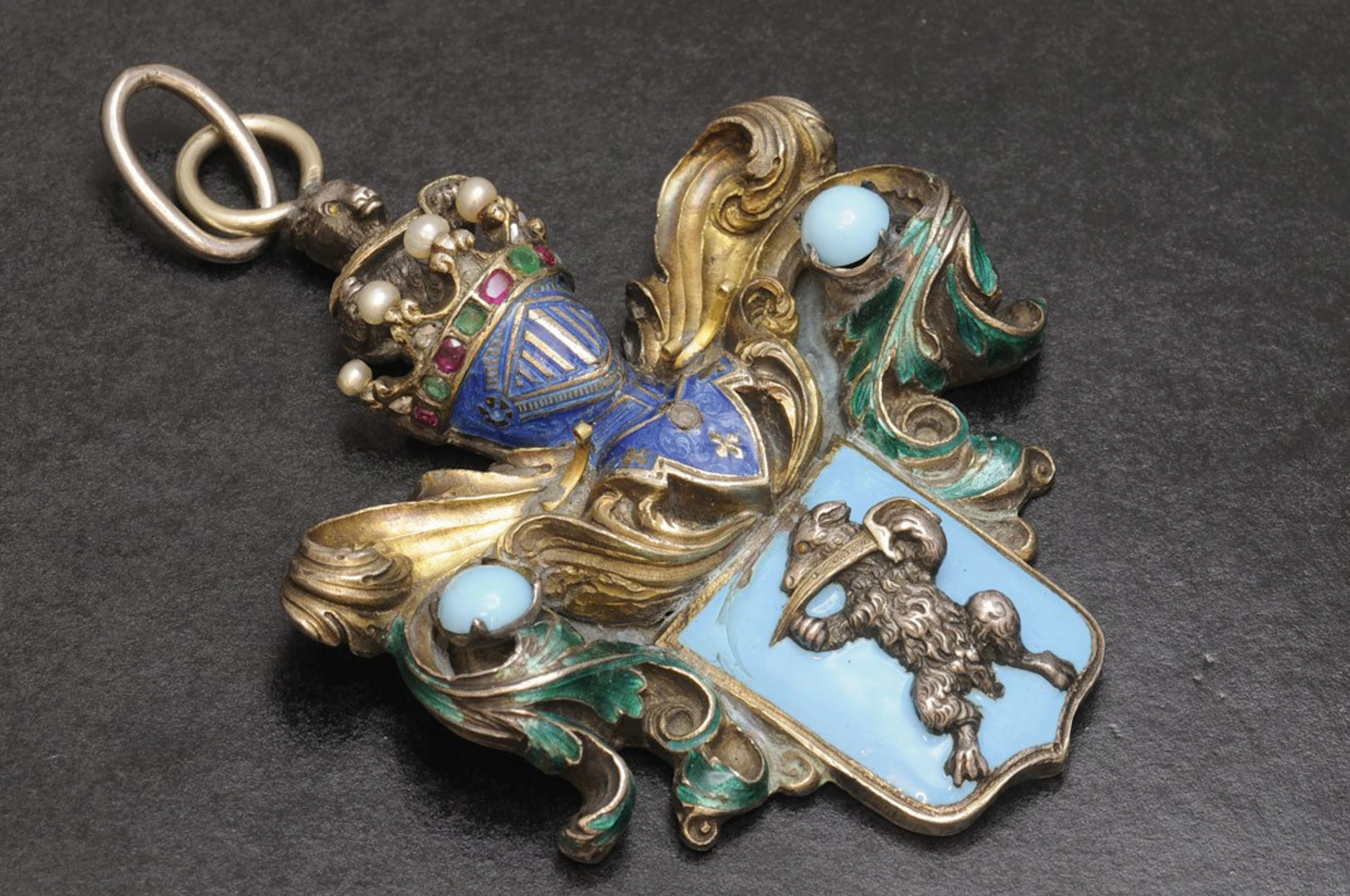 Gran colgante escudo nobiliario