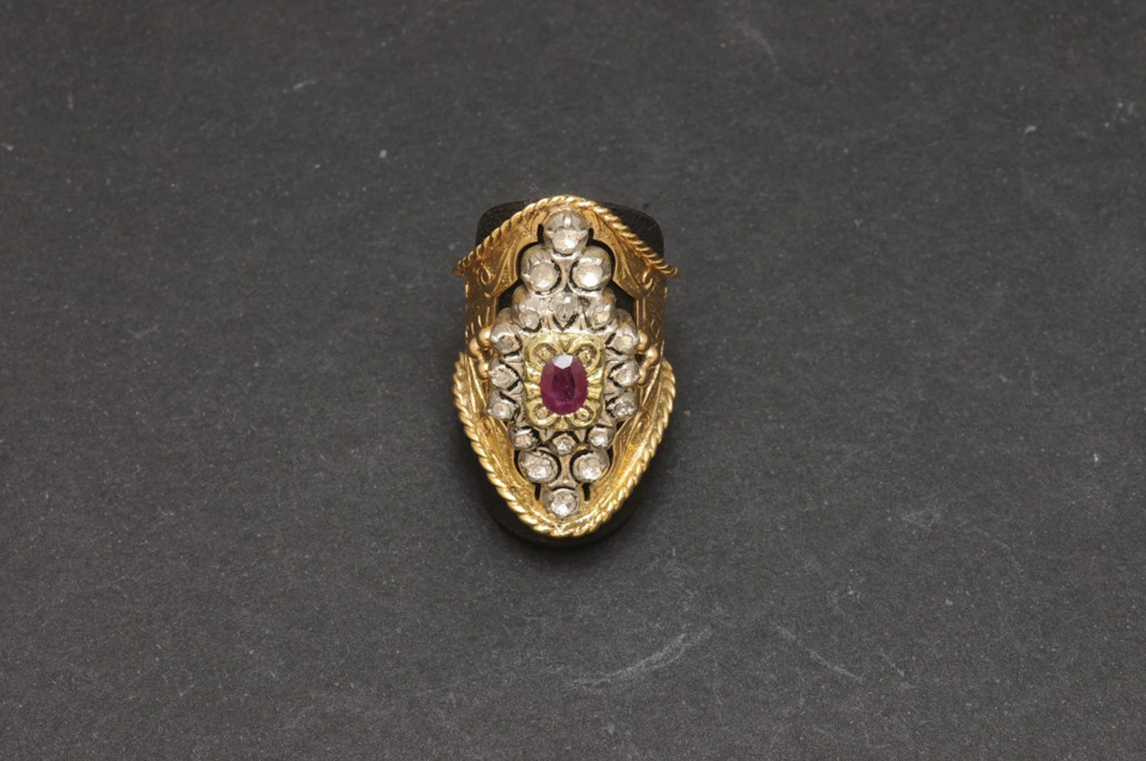 Sortija de oro con plata y diamantes