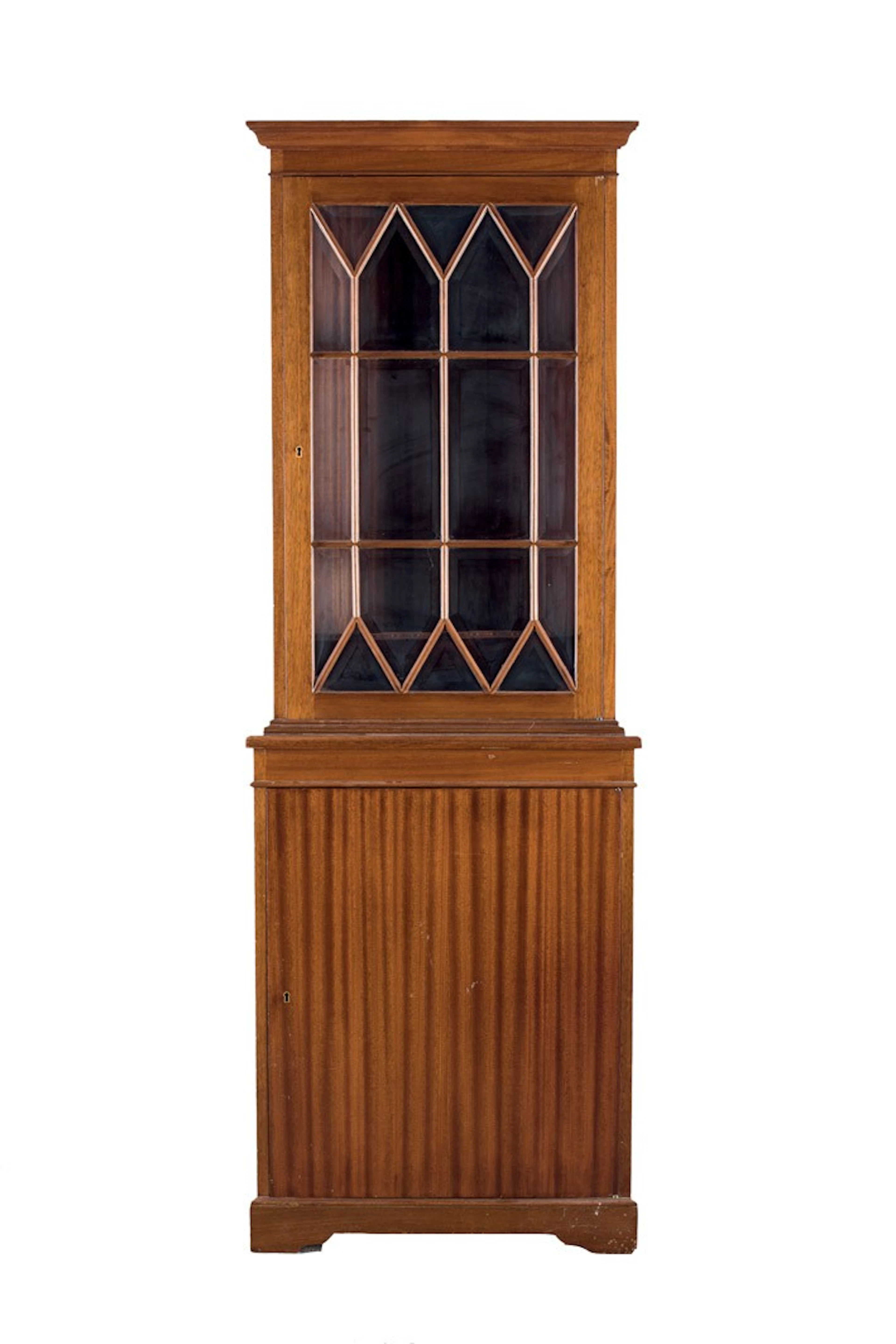 Vitrina rinconera, estilo georgiano