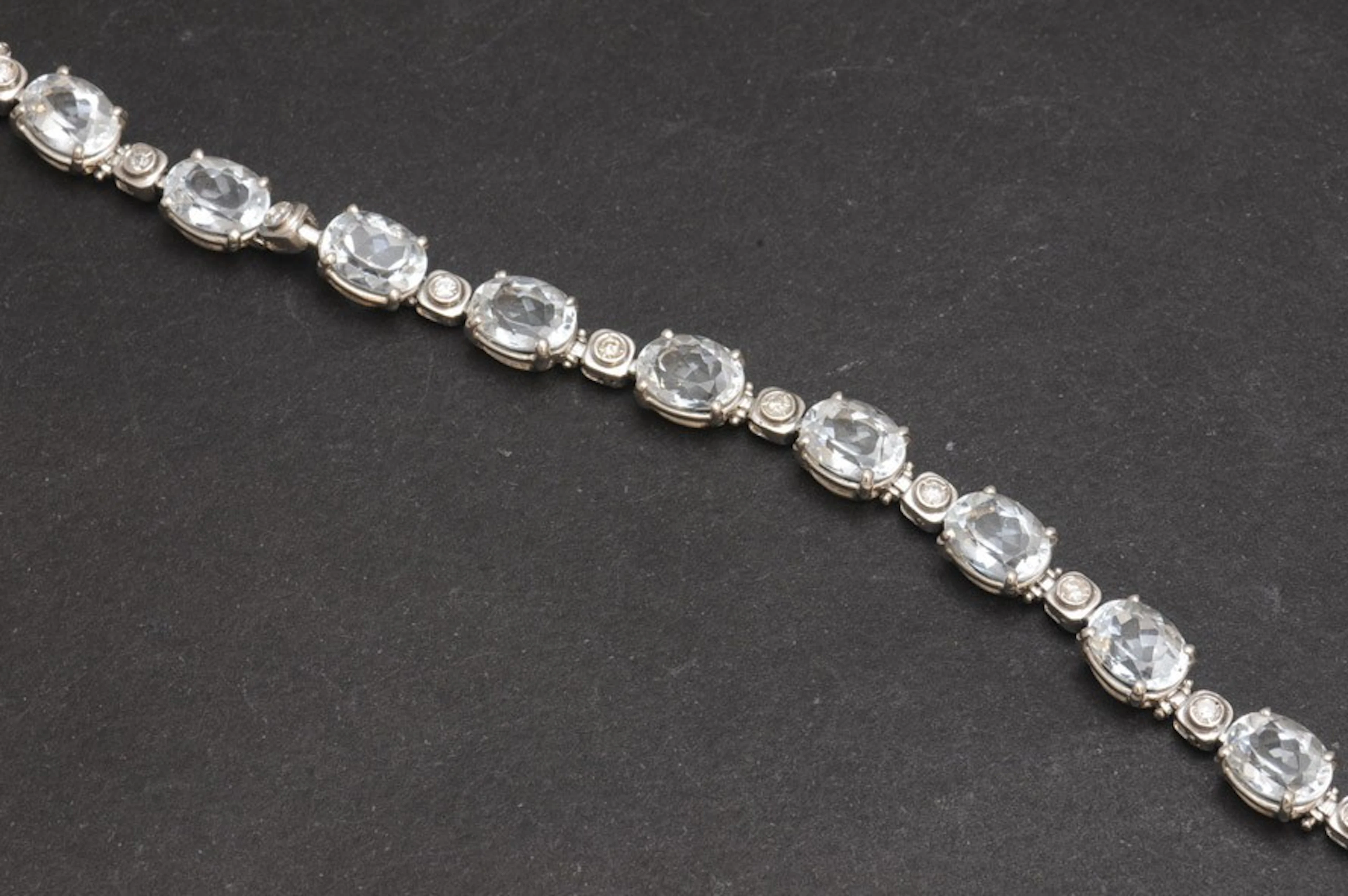 Pulsera de oro blanco con aguamarinas y diamantes