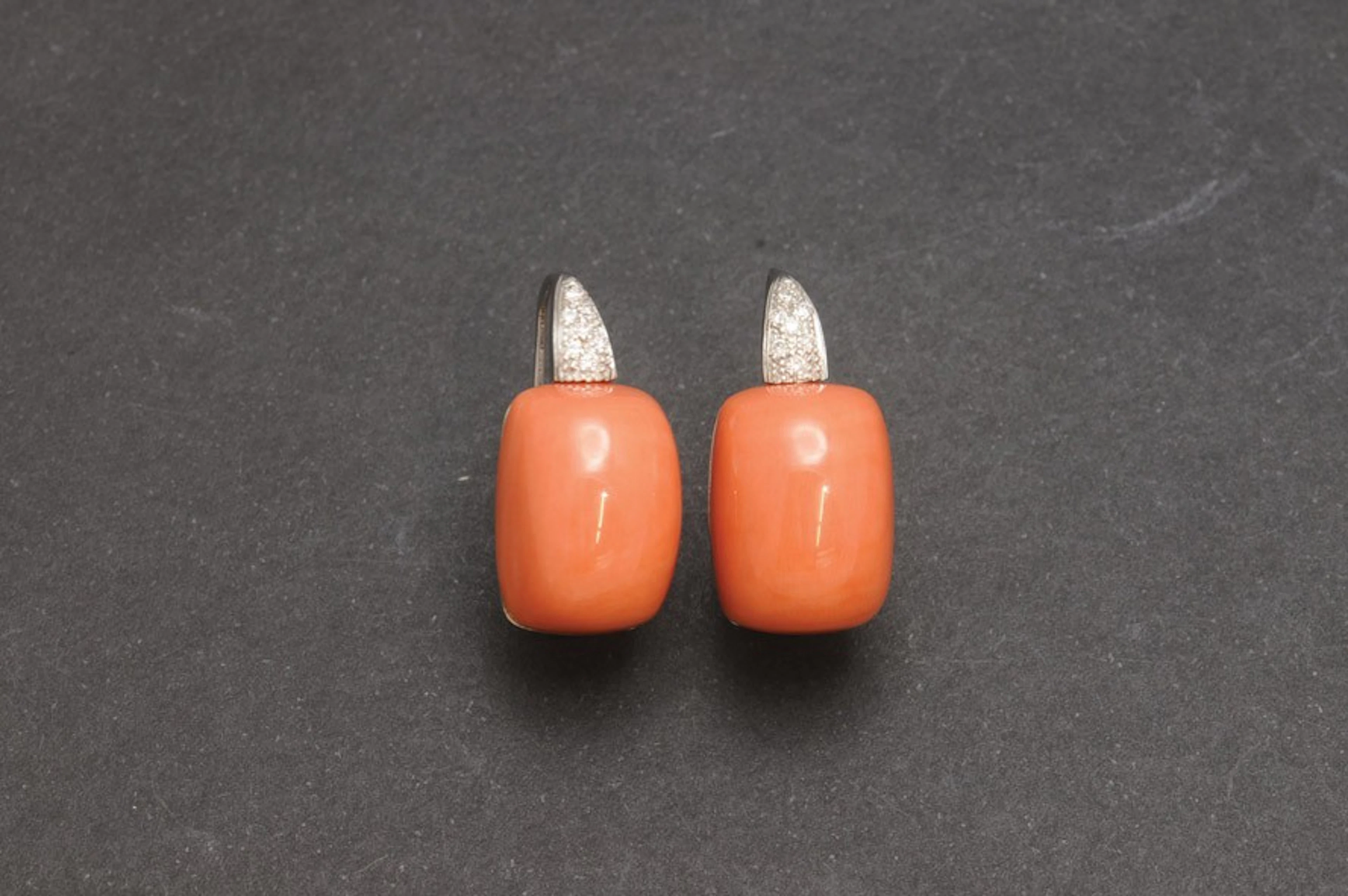 Pendientes de coral y diamantes