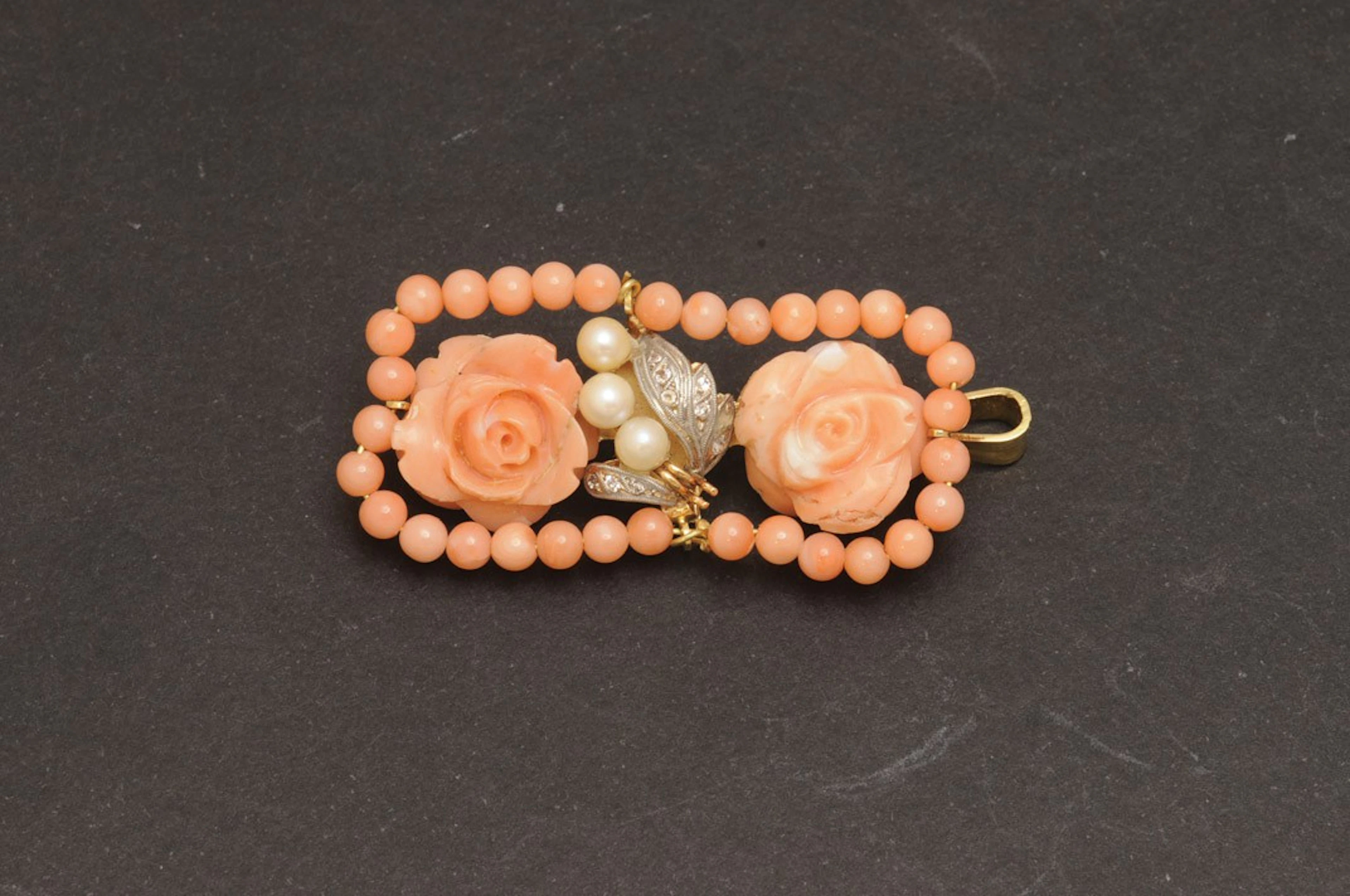 Broche de oro con coral y perlas