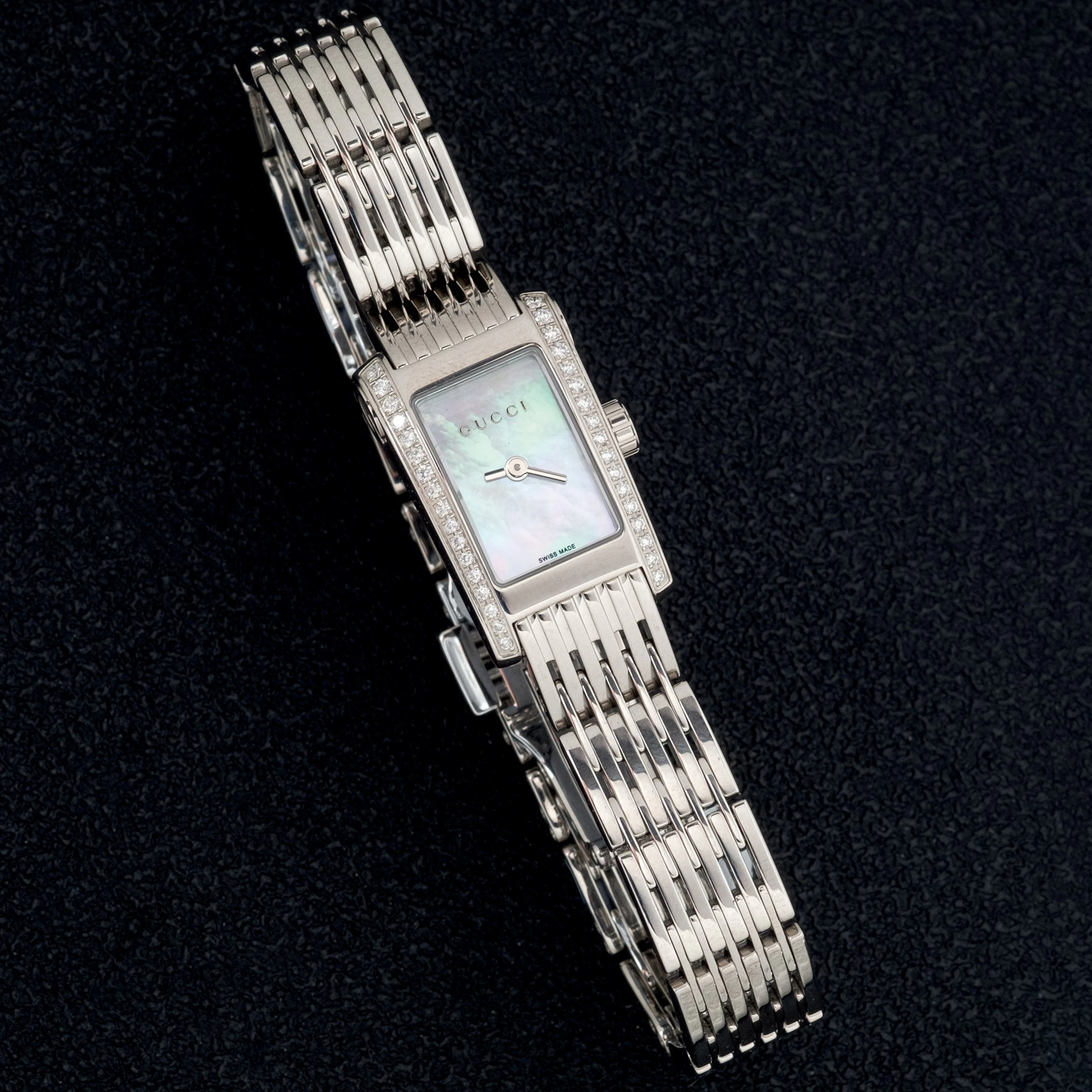 Gucci 8600L de acero y diamantes