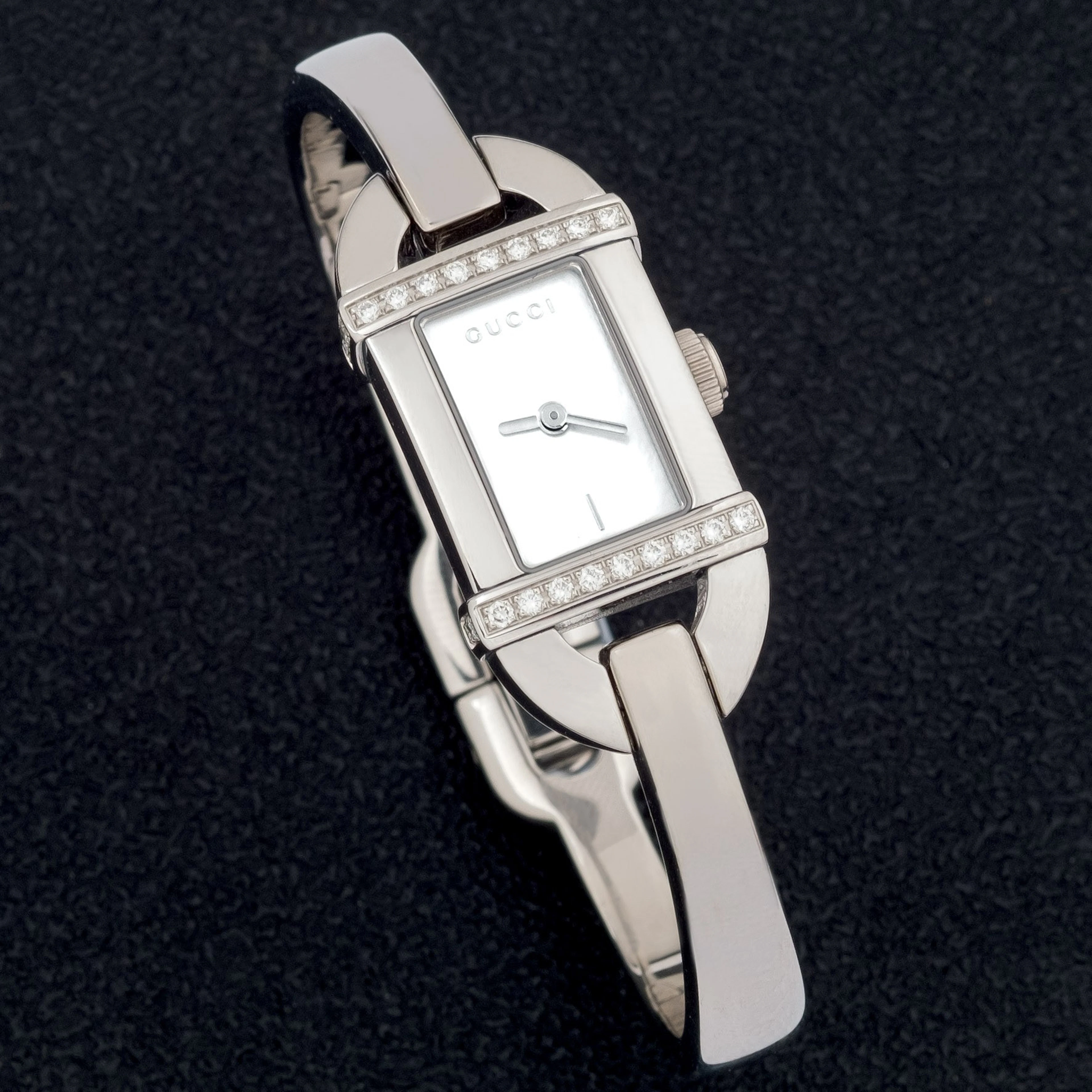 Gucci 6800 L de acero y diamantes