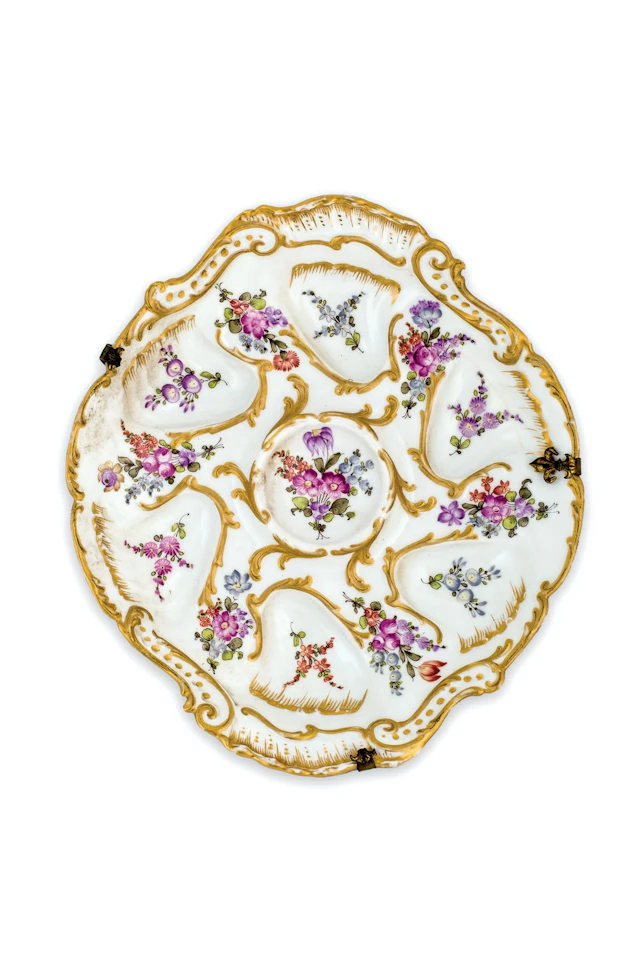 Plato de porcelana Luis XV. S. XIX - XX