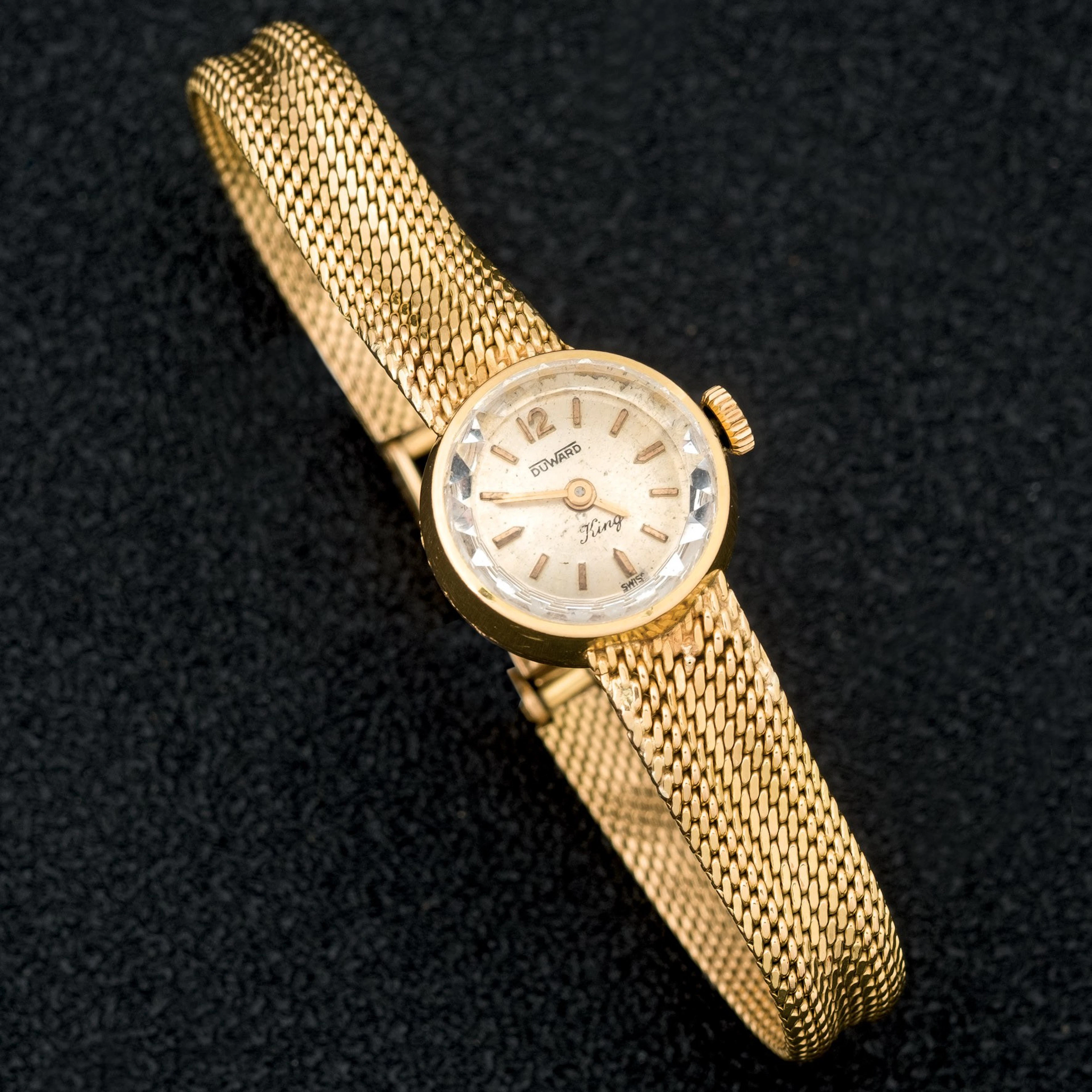 Reloj Duward King de oro para señora
